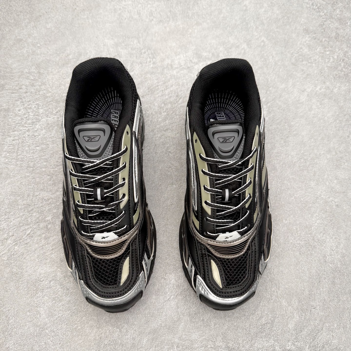 图片[2]-锐步Reebok Premier Road Ultra LTD 总理路跑系列低帮复古百搭休闲运动慢跑鞋 从健身到街头，从不循规蹈矩的国际运动品牌Reebok锐步，以“Life Is Not a Spectator Sport”的宣言，不断将先锋ICON带给年轻一代—继承先锋的健身DNA与深厚的街头文化沉淀，锐步鼓励所有人突破自我极限，拥抱未知、健身和例外的生活方式，以坚定的自我态度拥抱属于自己的未来。尺码：36 36.5 37.5 38 38.5 39 40 40.5 41 42 42.5 43 44 44.5 45-选品中心