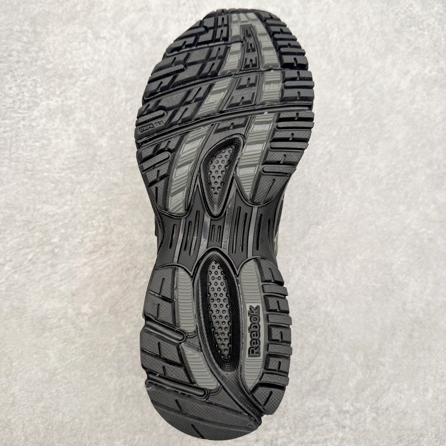 图片[9]-锐步Reebok Premier Road Ultra LTD 总理路跑系列低帮复古百搭休闲运动慢跑鞋 从健身到街头，从不循规蹈矩的国际运动品牌Reebok锐步，以“Life Is Not a Spectator Sport”的宣言，不断将先锋ICON带给年轻一代—继承先锋的健身DNA与深厚的街头文化沉淀，锐步鼓励所有人突破自我极限，拥抱未知、健身和例外的生活方式，以坚定的自我态度拥抱属于自己的未来。尺码：36 36.5 37.5 38 38.5 39 40 40.5 41 42 42.5 43 44 44.5 45-选品中心