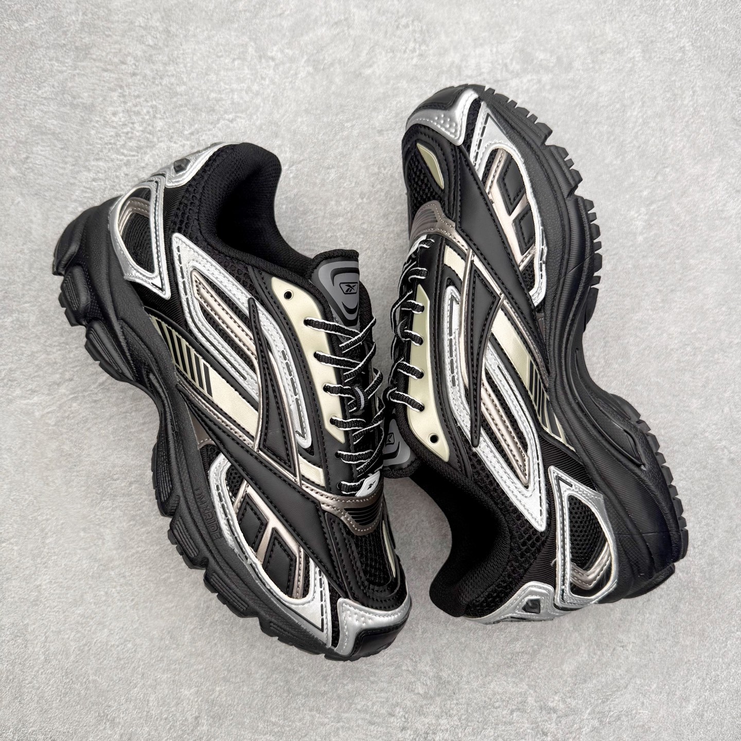 图片[3]-锐步Reebok Premier Road Ultra LTD 总理路跑系列低帮复古百搭休闲运动慢跑鞋 从健身到街头，从不循规蹈矩的国际运动品牌Reebok锐步，以“Life Is Not a Spectator Sport”的宣言，不断将先锋ICON带给年轻一代—继承先锋的健身DNA与深厚的街头文化沉淀，锐步鼓励所有人突破自我极限，拥抱未知、健身和例外的生活方式，以坚定的自我态度拥抱属于自己的未来。尺码：36 36.5 37.5 38 38.5 39 40 40.5 41 42 42.5 43 44 44.5 45-选品中心