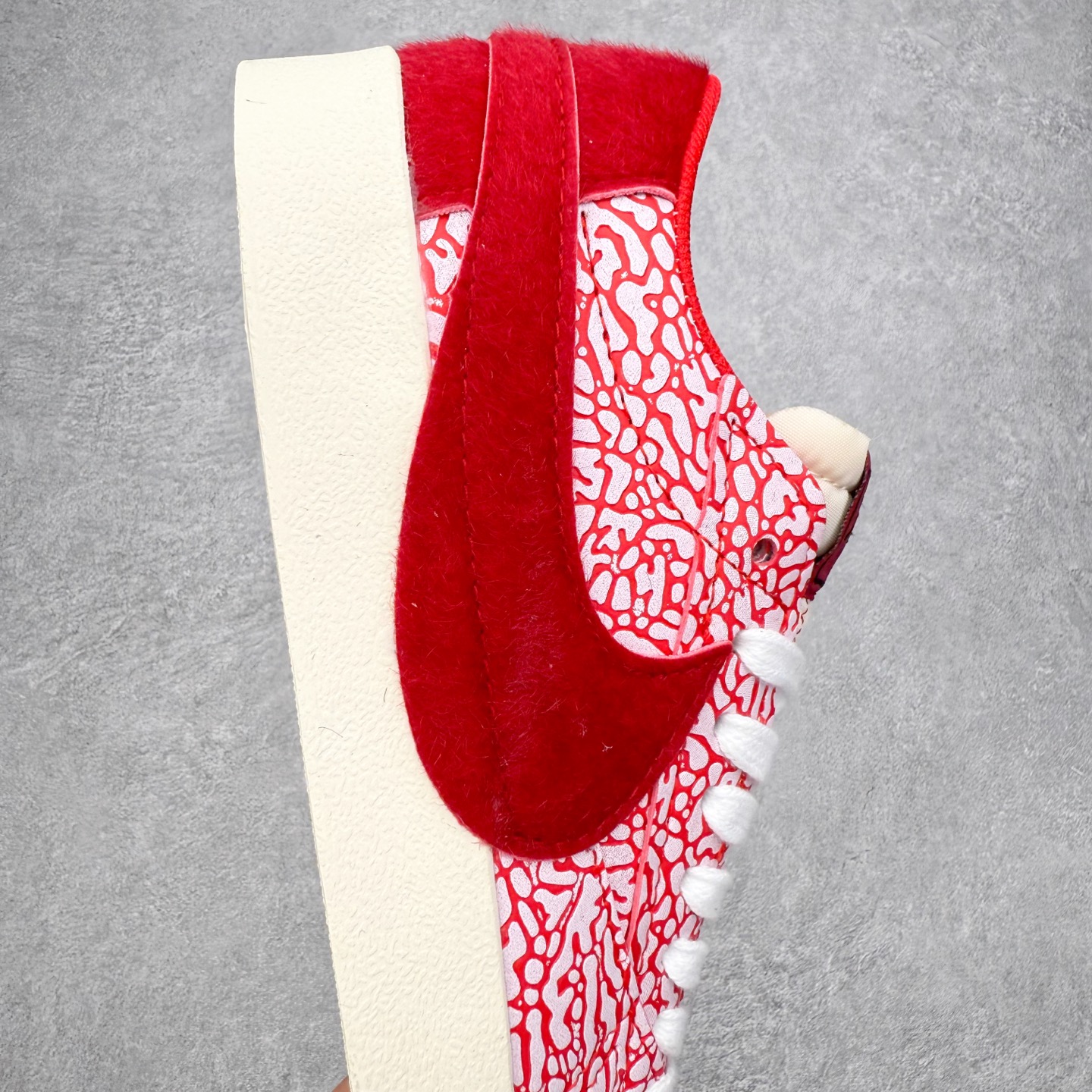 图片[6]-NK Blazer Low \’77 Jumbo 开拓者大钩 DQ1470-142 焕新升级经典 Blazer 鞋款 大号 Swoosh 突出新时代更加张扬的潮流感 对经典的又一次改良升级 大号 Swoosh 设计结合宽大鞋带 符合当下潮流意趣 橡胶外底融入凸起人字形底纹增添几分户外感觉 尺码：36 36.5 37.5 38 38.5 39 40 40.5 41 42 42.5 43 44 44.5 45-选品中心