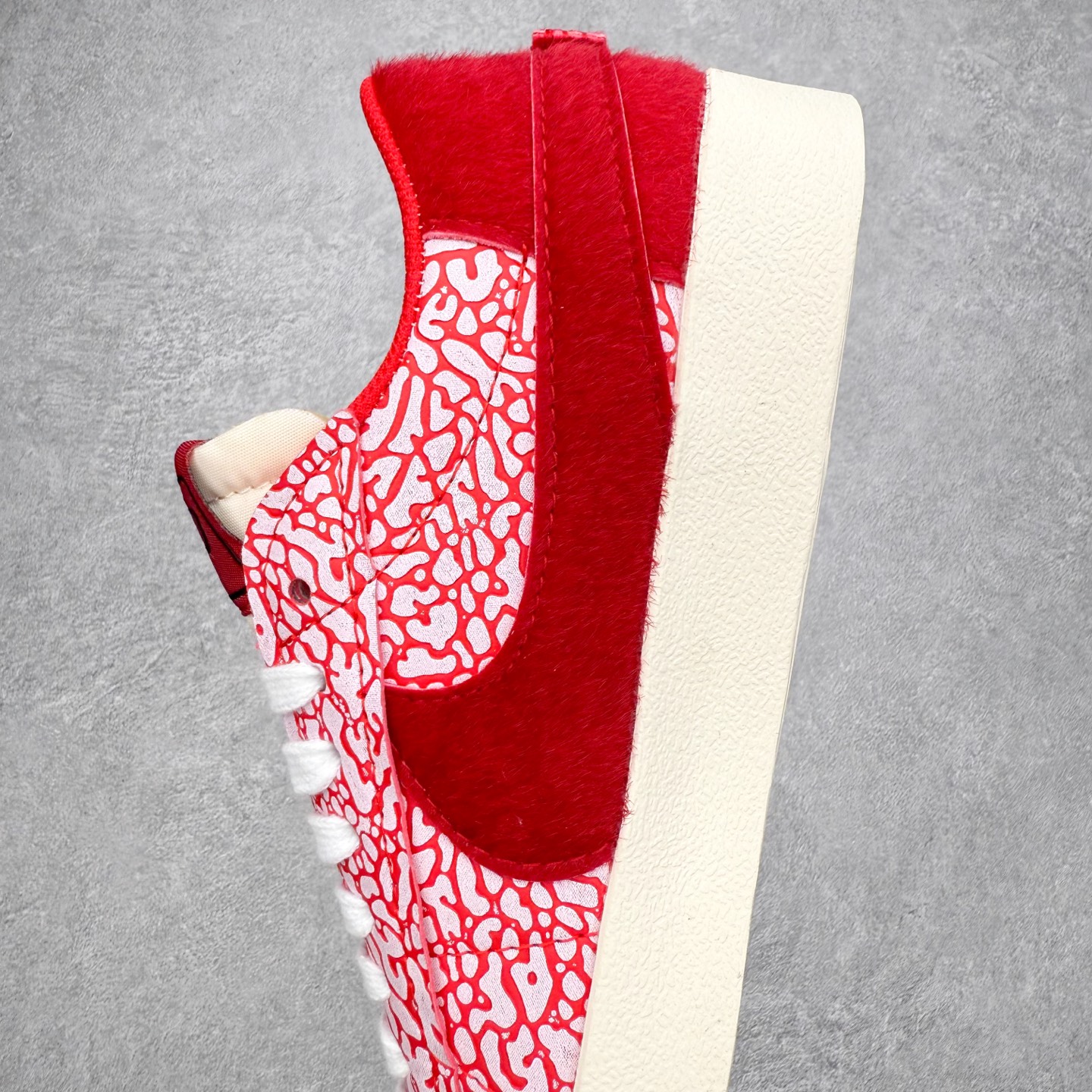 图片[7]-NK Blazer Low \’77 Jumbo 开拓者大钩 DQ1470-142 焕新升级经典 Blazer 鞋款 大号 Swoosh 突出新时代更加张扬的潮流感 对经典的又一次改良升级 大号 Swoosh 设计结合宽大鞋带 符合当下潮流意趣 橡胶外底融入凸起人字形底纹增添几分户外感觉 尺码：36 36.5 37.5 38 38.5 39 40 40.5 41 42 42.5 43 44 44.5 45-选品中心