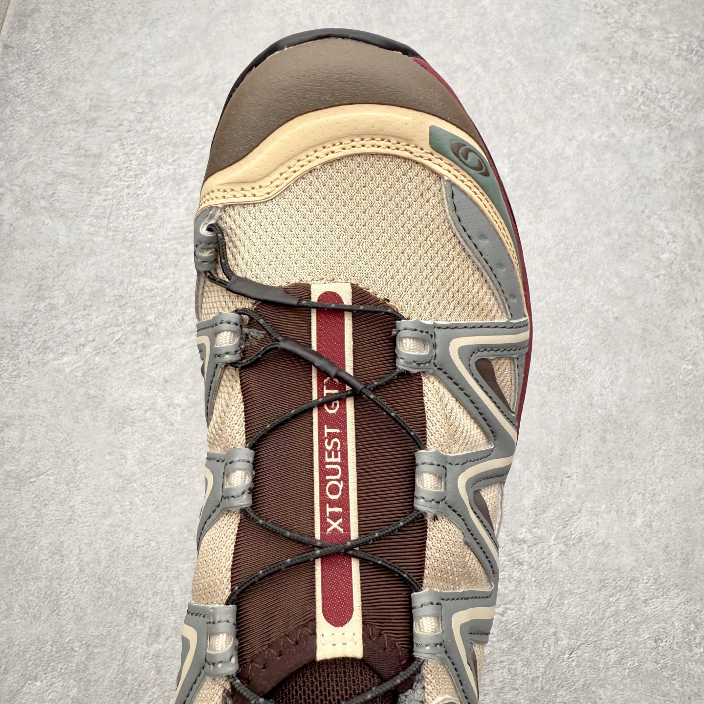 图片[4]-＃PK4.0 Salomon XT-QUEST ADV 萨洛蒙潮流越野机能户外功能鞋 基于市场现有版本全新升级调整改良 现阶段市场最强产物 全新主色陆续出货 大底描漆工整零瑕疵 鞋头定型弧度完美 纯原外贸平台特供订单 耗时半年巨作 全套原纸板楦头开发 原厂特供网布配套加持 确保原汁原味 完美呈现版型 原档数据独家私模五层组合大底 男女鞋同步官方开发至46.5 原装Ortholite轻量化鞋垫 中底布带钢印编号 原厂TPU锁扣 进口港宝加持 后跟自然饱满 还原公司包裹性 基于 SALOMON 初代 XT 鞋身造型并搭载 4D ADVANCED CHASSIS™ 大底打造而成 为这款 XT-QUEST 带来了多项足部控制与保护等功能性 如在运动过程中控制左右晃动的过程而提高稳定性、改善长途越野过程中足中到足尖的过渡、提高感知岩石的精确度以抵抗尖锐物体对脚底的伤害以及采用动态缓冲来增强穿着舒适感 从而减轻疲劳感 使XT-QUEST 成为一双舒适且安全的户外之履 尺码：36 36.5 37.5 38 38.5 39 40 40.5 41 42 42.5 43 44 44.5 45-选品中心