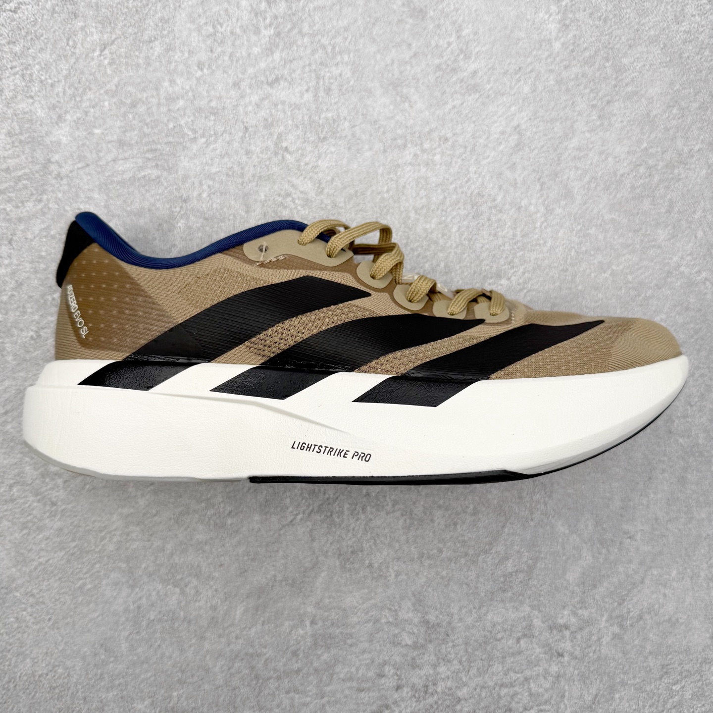 图片[8]-＃福利特价 AD Adizero EVO SL 马拉松竞速专业跑鞋 CELERMESH针织网面非常轻薄 纤维间的缝隙很大 可以保证跑步时的透气、排汗效果 鞋舌直接与两侧的内衬和鞋底连接在一起 在跑步过程中不会被鞋舌的左右移动所困扰 在标准鞋带孔的基础上再拓宽一组鞋带孔 适合不同脚型的需求 突破性 EnergyRods 技术，有助于跑者实现更好的成绩 中底独特的LIGHTSTRIKE PRO泡棉材质 微弹感觉在跑步过程中给予了良好的支撑体验 对于顶级精英和高水平进阶跑者来说 ADIOS PRO是一双值得信赖的竞速比赛用鞋 尺码：36 36.5 37.5 38 38.5 39 40 40.5 41 42 42.5 43 44 44.5 45-选品中心