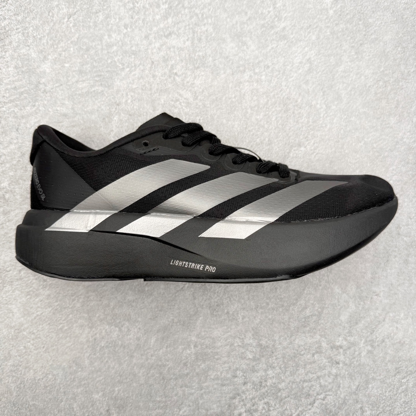 图片[7]-＃福利特价 AD Adizero EVO SL 马拉松竞速专业跑鞋 CELERMESH针织网面非常轻薄 纤维间的缝隙很大 可以保证跑步时的透气、排汗效果 鞋舌直接与两侧的内衬和鞋底连接在一起 在跑步过程中不会被鞋舌的左右移动所困扰 在标准鞋带孔的基础上再拓宽一组鞋带孔 适合不同脚型的需求 突破性 EnergyRods 技术，有助于跑者实现更好的成绩 中底独特的LIGHTSTRIKE PRO泡棉材质 微弹感觉在跑步过程中给予了良好的支撑体验 对于顶级精英和高水平进阶跑者来说 ADIOS PRO是一双值得信赖的竞速比赛用鞋 尺码：36 36.5 37.5 38 38.5 39 40 40.5 41 42 42.5 43 44 44.5 45-选品中心