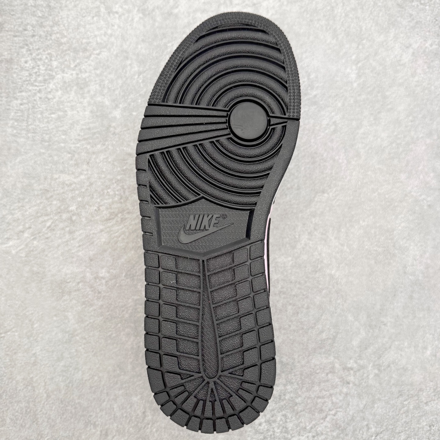 图片[9]-＃K版 Air Jordan AJ1 Low 低帮 IO3394-663 全新流水线出品 DT版本唯一平替选择 市场第二梯队最强版 全部原鞋开发 原楦原纸板开发 全鞋电脑针车 原厂内置全掌气垫 原盒内在原标 唯一Zp原版鞋带绑法 免检产品 全新2022版型 全头层皮料 完美零毛边处理 原厂配置全掌气垫 价格定位良心 几十个配色陆续出货 实拍调校N版已经零色差零失真 百分百还原实物色彩所见即所得 不存在货不对板色差等低级问题 选购参考实物拍摄 不混卖不参货 只用心做好货严格选品 承诺混一赔十 尺码：36 36.5 37.5 38 38.5 39 40 40.5 41 42 42.5 43 44 44.5 45-选品中心