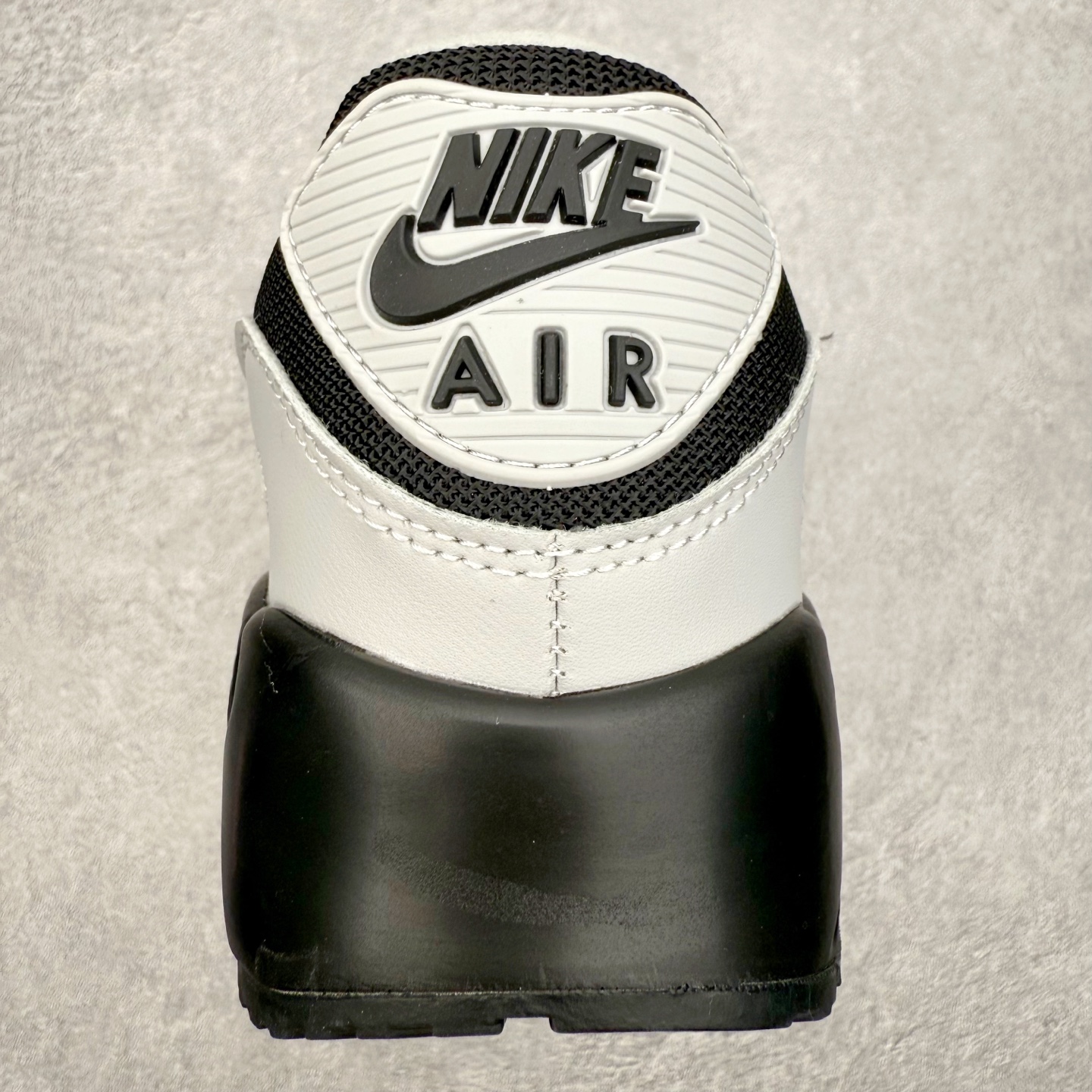 图片[8]-＃MX版 NK Air MAX 90 气垫复古减震跑步鞋 IM5989-077 经典重温 独家陆续补货 外单专供大厂出品 品质稳定 一百余色 终端操作 Air Max 90于1990年推出 来自Air Max系列 在Air Max 1的基础上改进而得 增加了气垫面积 外型上也更为流线 最特別的就是加入了菱纹塑胶嵌板 为Air Max 90增添了许多潮流气息 皮革鞋面 造就出色耐穿性和支撑力 Max Air缓震配置搭配泡棉中底 令Air Max 90轻盈而舒适 华夫格橡胶外底 铸就Air Max 90非凡的抓地力 而Air Max 90不仅是一双跑鞋 它成功跨越了时间的演进 成为了球鞋文化与潮流圈中最熟为人知的鞋款之一 尺码：36 36.5 37.5 38 38.5 39 40 40.5 41 42 42.5 43 44 44.5 45-选品中心