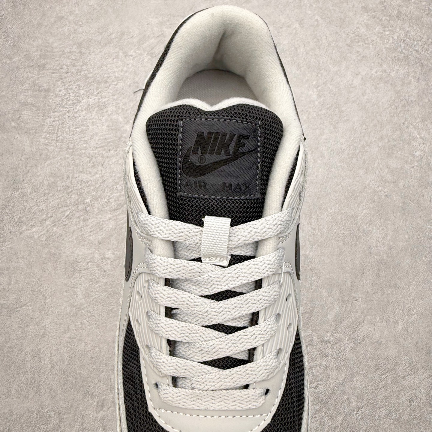 图片[5]-＃MX版 NK Air MAX 90 气垫复古减震跑步鞋 IM5989-077 经典重温 独家陆续补货 外单专供大厂出品 品质稳定 一百余色 终端操作 Air Max 90于1990年推出 来自Air Max系列 在Air Max 1的基础上改进而得 增加了气垫面积 外型上也更为流线 最特別的就是加入了菱纹塑胶嵌板 为Air Max 90增添了许多潮流气息 皮革鞋面 造就出色耐穿性和支撑力 Max Air缓震配置搭配泡棉中底 令Air Max 90轻盈而舒适 华夫格橡胶外底 铸就Air Max 90非凡的抓地力 而Air Max 90不仅是一双跑鞋 它成功跨越了时间的演进 成为了球鞋文化与潮流圈中最熟为人知的鞋款之一 尺码：36 36.5 37.5 38 38.5 39 40 40.5 41 42 42.5 43 44 44.5 45-选品中心