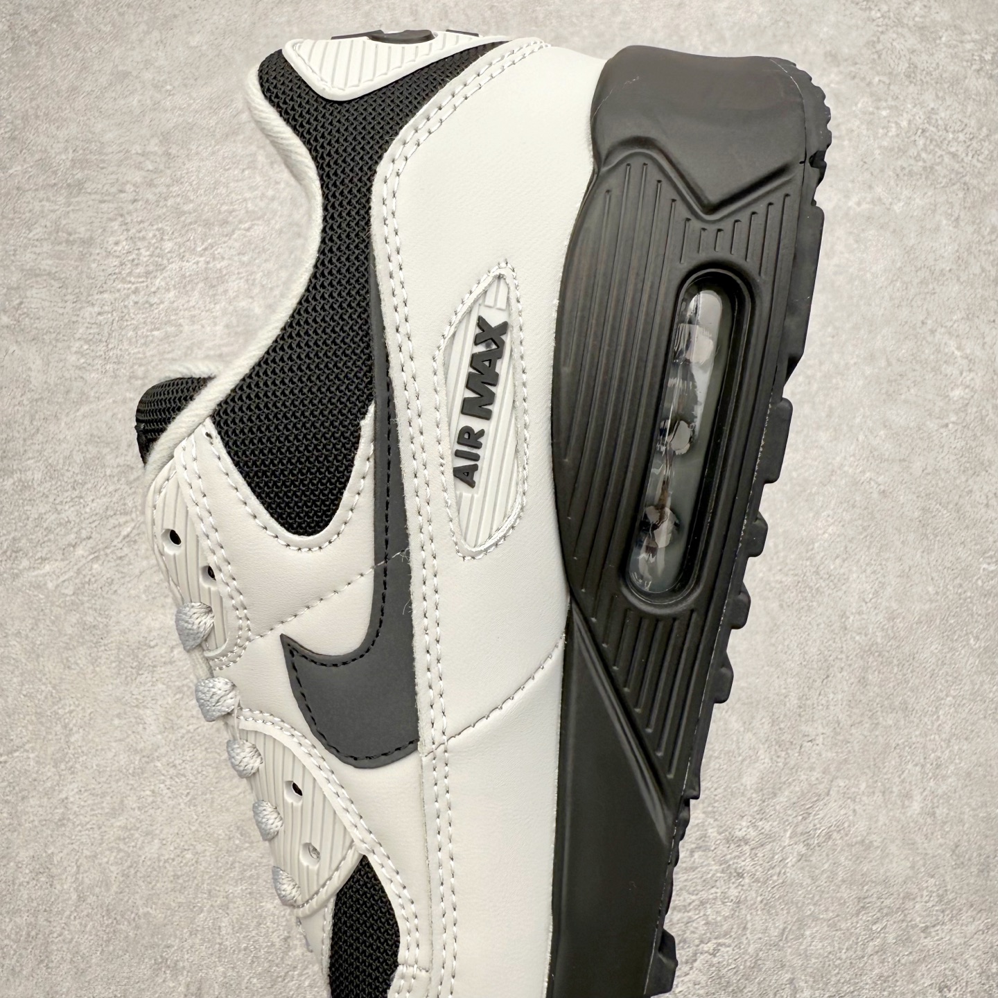 图片[7]-＃MX版 NK Air MAX 90 气垫复古减震跑步鞋 IM5989-077 经典重温 独家陆续补货 外单专供大厂出品 品质稳定 一百余色 终端操作 Air Max 90于1990年推出 来自Air Max系列 在Air Max 1的基础上改进而得 增加了气垫面积 外型上也更为流线 最特別的就是加入了菱纹塑胶嵌板 为Air Max 90增添了许多潮流气息 皮革鞋面 造就出色耐穿性和支撑力 Max Air缓震配置搭配泡棉中底 令Air Max 90轻盈而舒适 华夫格橡胶外底 铸就Air Max 90非凡的抓地力 而Air Max 90不仅是一双跑鞋 它成功跨越了时间的演进 成为了球鞋文化与潮流圈中最熟为人知的鞋款之一 尺码：36 36.5 37.5 38 38.5 39 40 40.5 41 42 42.5 43 44 44.5 45-选品中心