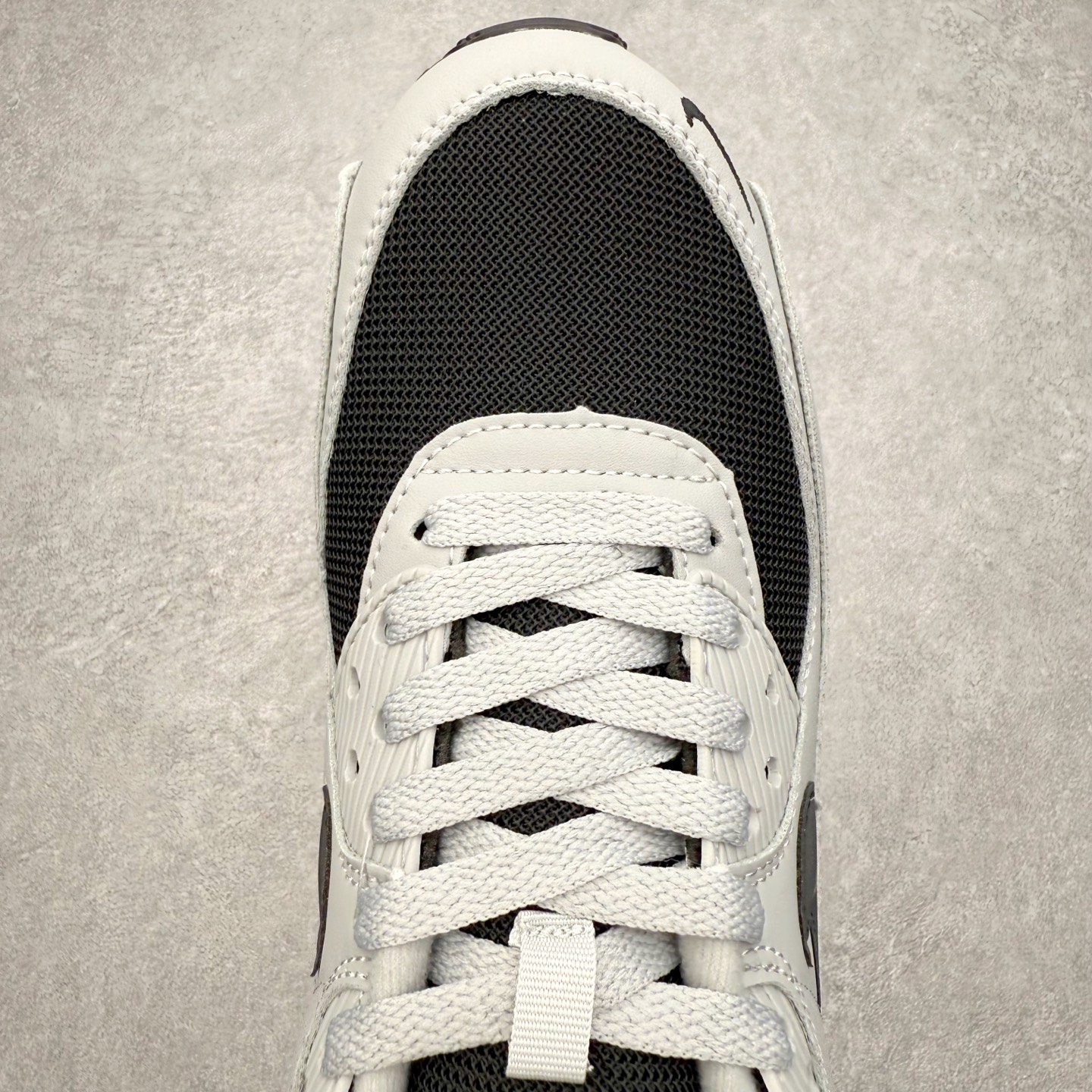 图片[4]-＃MX版 NK Air MAX 90 气垫复古减震跑步鞋 IM5989-077 经典重温 独家陆续补货 外单专供大厂出品 品质稳定 一百余色 终端操作 Air Max 90于1990年推出 来自Air Max系列 在Air Max 1的基础上改进而得 增加了气垫面积 外型上也更为流线 最特別的就是加入了菱纹塑胶嵌板 为Air Max 90增添了许多潮流气息 皮革鞋面 造就出色耐穿性和支撑力 Max Air缓震配置搭配泡棉中底 令Air Max 90轻盈而舒适 华夫格橡胶外底 铸就Air Max 90非凡的抓地力 而Air Max 90不仅是一双跑鞋 它成功跨越了时间的演进 成为了球鞋文化与潮流圈中最熟为人知的鞋款之一 尺码：36 36.5 37.5 38 38.5 39 40 40.5 41 42 42.5 43 44 44.5 45-选品中心