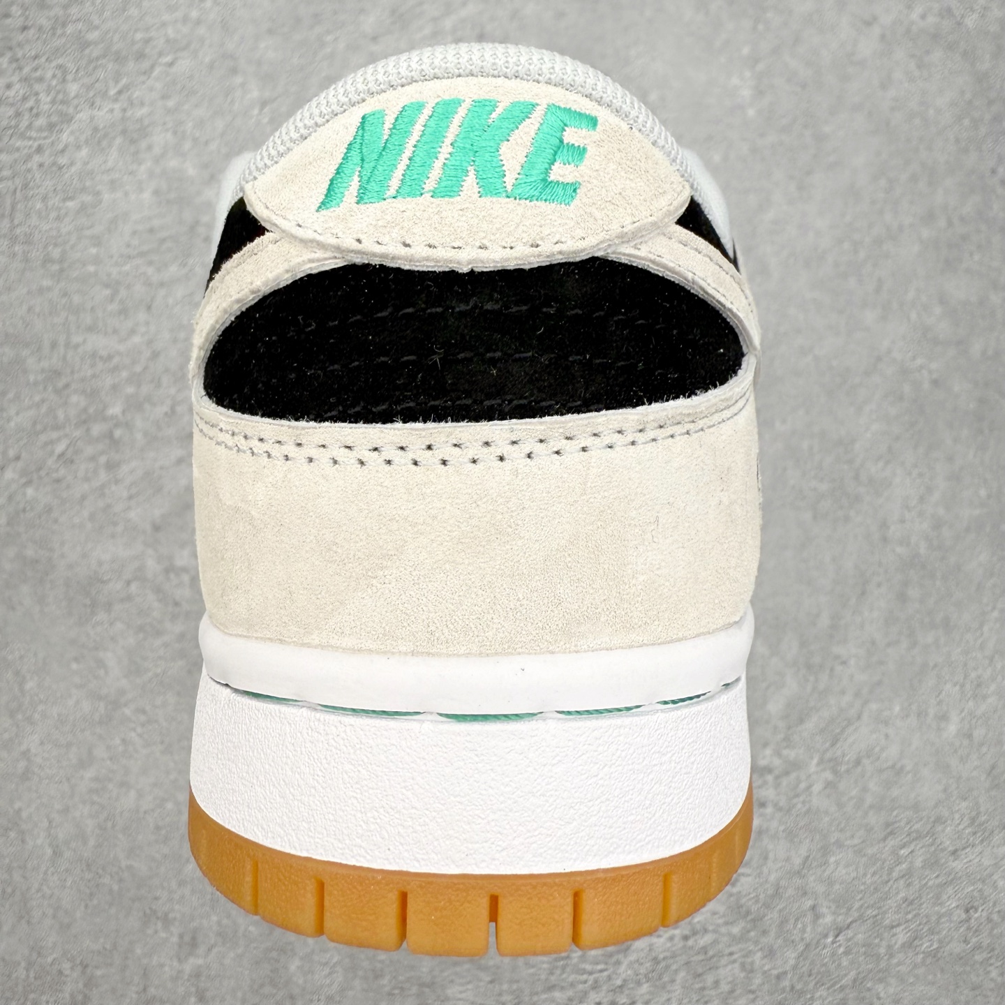 图片[8]-＃F版 NK SB Dunk Low HF3704-001 极限压缩利润空间 超乎所想的高性价比 用料绝不含糊 原盒原配 正确耐磨橡胶大底 超高清洁度 全鞋零毛边皮料切割 全套原楦原模倾力打造完美版型 尺码：36 36.5 37.5 38 38.5 39 40 40.5 41 42 42.5 43 44 44.5 45 46 47.5-选品中心