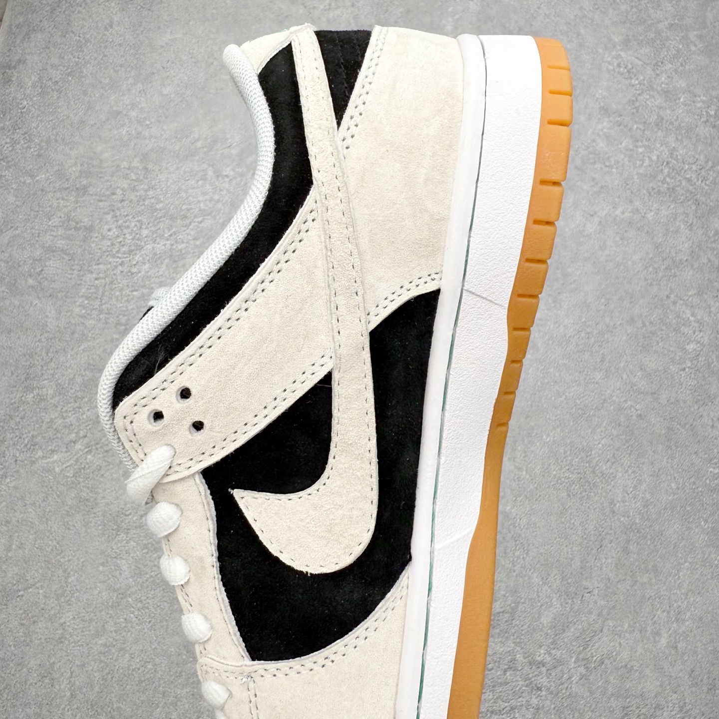 图片[7]-＃F版 NK SB Dunk Low HF3704-001 极限压缩利润空间 超乎所想的高性价比 用料绝不含糊 原盒原配 正确耐磨橡胶大底 超高清洁度 全鞋零毛边皮料切割 全套原楦原模倾力打造完美版型 尺码：36 36.5 37.5 38 38.5 39 40 40.5 41 42 42.5 43 44 44.5 45 46 47.5-选品中心