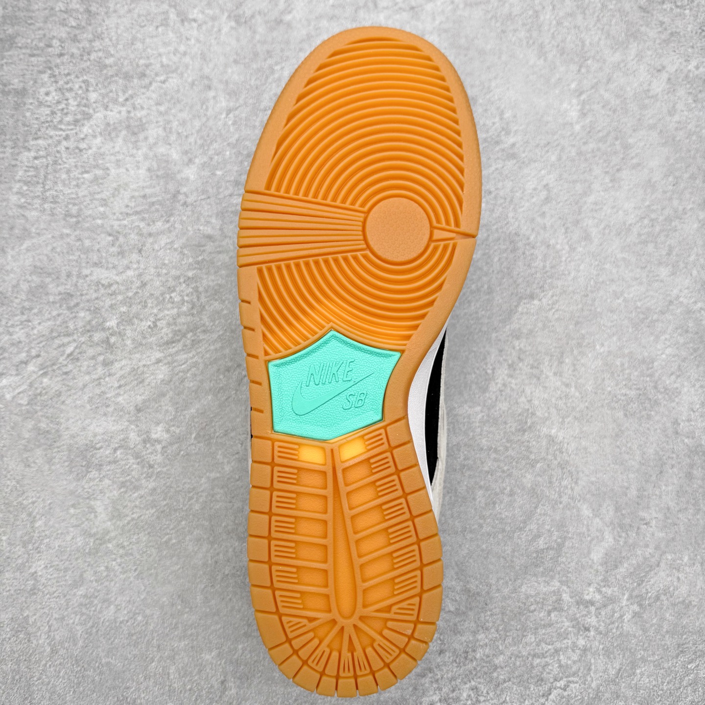 图片[9]-＃F版 NK SB Dunk Low HF3704-001 极限压缩利润空间 超乎所想的高性价比 用料绝不含糊 原盒原配 正确耐磨橡胶大底 超高清洁度 全鞋零毛边皮料切割 全套原楦原模倾力打造完美版型 尺码：36 36.5 37.5 38 38.5 39 40 40.5 41 42 42.5 43 44 44.5 45 46 47.5-选品中心