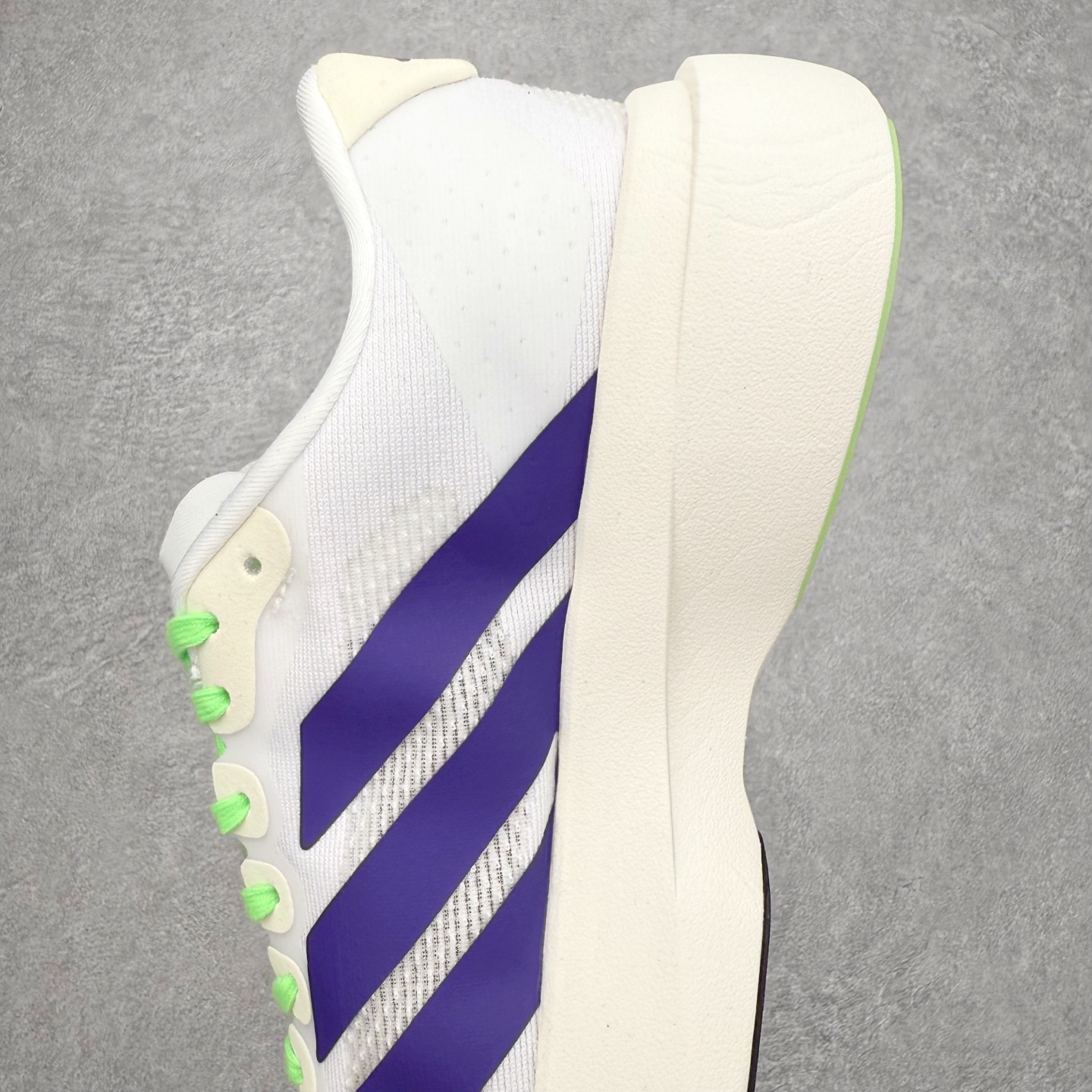 图片[7]-AD Adizero EVO SL 马拉松竞速专业跑鞋 JS4456 CELERMESH针织网面非常轻薄 纤维间的缝隙很大 可以保证跑步时的透气、排汗效果 鞋舌直接与两侧的内衬和鞋底连接在一起 在跑步过程中不会被鞋舌的左右移动所困扰 在标准鞋带孔的基础上再拓宽一组鞋带孔 适合不同脚型的需求 突破性 EnergyRods 技术，有助于跑者实现更好的成绩 中底独特的LIGHTSTRIKE PRO泡棉材质 微弹感觉在跑步过程中给予了良好的支撑体验 对于顶级精英和高水平进阶跑者来说 ADIOS PRO是一双值得信赖的竞速比赛用鞋 尺码：36 36.5 37.5 38 38.5 39 40 40.5 41 42 42.5 43 44 44.5 45-选品中心