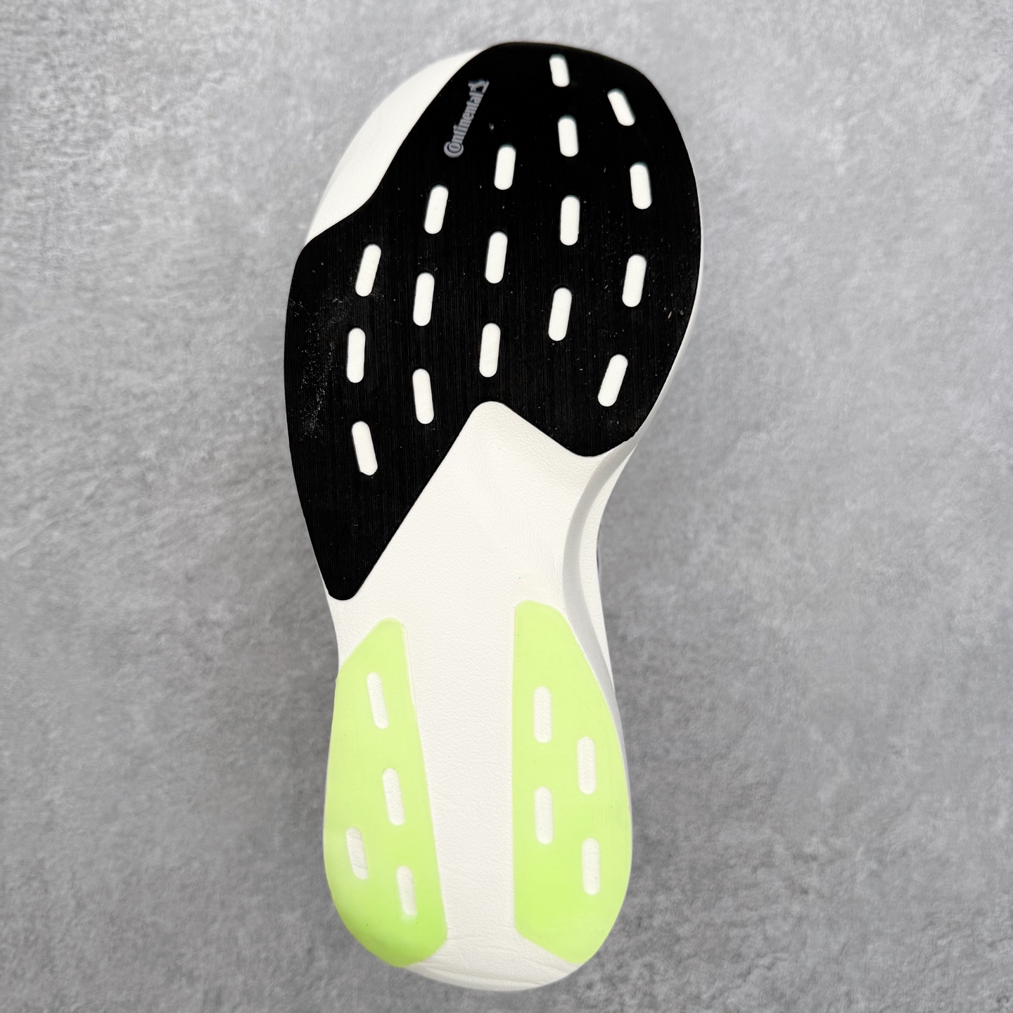 图片[9]-AD Adizero EVO SL 马拉松竞速专业跑鞋 JS4456 CELERMESH针织网面非常轻薄 纤维间的缝隙很大 可以保证跑步时的透气、排汗效果 鞋舌直接与两侧的内衬和鞋底连接在一起 在跑步过程中不会被鞋舌的左右移动所困扰 在标准鞋带孔的基础上再拓宽一组鞋带孔 适合不同脚型的需求 突破性 EnergyRods 技术，有助于跑者实现更好的成绩 中底独特的LIGHTSTRIKE PRO泡棉材质 微弹感觉在跑步过程中给予了良好的支撑体验 对于顶级精英和高水平进阶跑者来说 ADIOS PRO是一双值得信赖的竞速比赛用鞋 尺码：36 36.5 37.5 38 38.5 39 40 40.5 41 42 42.5 43 44 44.5 45-选品中心