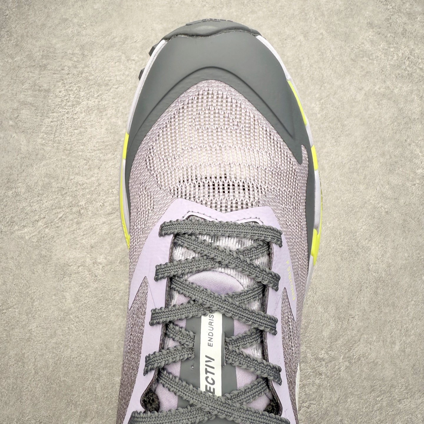 图片[4]-THE NORTH FACE 北面防滑耐磨防水低帮户外功能鞋 有许多相当专业的户外爱好者 非常关心像是越野跑、专业登山鞋等一系列的户外鞋款开箱 本次介绍比较不一样的休闲机能鞋 带来登山朋友爱用的户外品牌北面The North Face的休闲系列徒步鞋款介绍，希望能提供大家于生活与轻旅行的不同选择。不少户外运动爱好者喜欢的专业登山品牌（北面）The North Face自1966年创立，由两位热爱登山徒步的年轻登山者于美西旧金山开创，不断透过研发与创新，并且将最先进的技术结合在服装与鞋款设计，生产多种外型帅气且专业能力非常强的户外服饰，备受欢迎。户外版有许多相当专业的户外爱好者，非常关心像是越野跑、专业登山鞋等一系列的户外鞋款开箱，本次介绍比较不一样的休闲机能鞋，带来登山朋友爱用的户外品牌北面The North Face的休闲系列徒步鞋款介绍，希望能提供大家于生活与轻旅行的不同选择。此鞋并非归类在专业登山鞋家族中，而是以高性价比、适合日常训练作为主推卖点，对登山初学的朋友来说，这双鞋耐磨与耐穿程度更是入手的绝佳理由，但是对进阶登山者而言，此鞋可能无法战胜难度更高的徒步登山路线。脚感与登山靴的稳健非常不一样，也不是越野跑鞋的野性、更非慢跑鞋的敏捷，个人觉得此鞋足感非常独特，XtraFoam中底的泡沫材质非常柔软，即使没有鞋带系统辅助，但是EXTS外底抓地系统底纹够深，每一步都十分平稳。尺码：39 40 40.5 41 42 42.5 43 44 44.5 45-选品中心