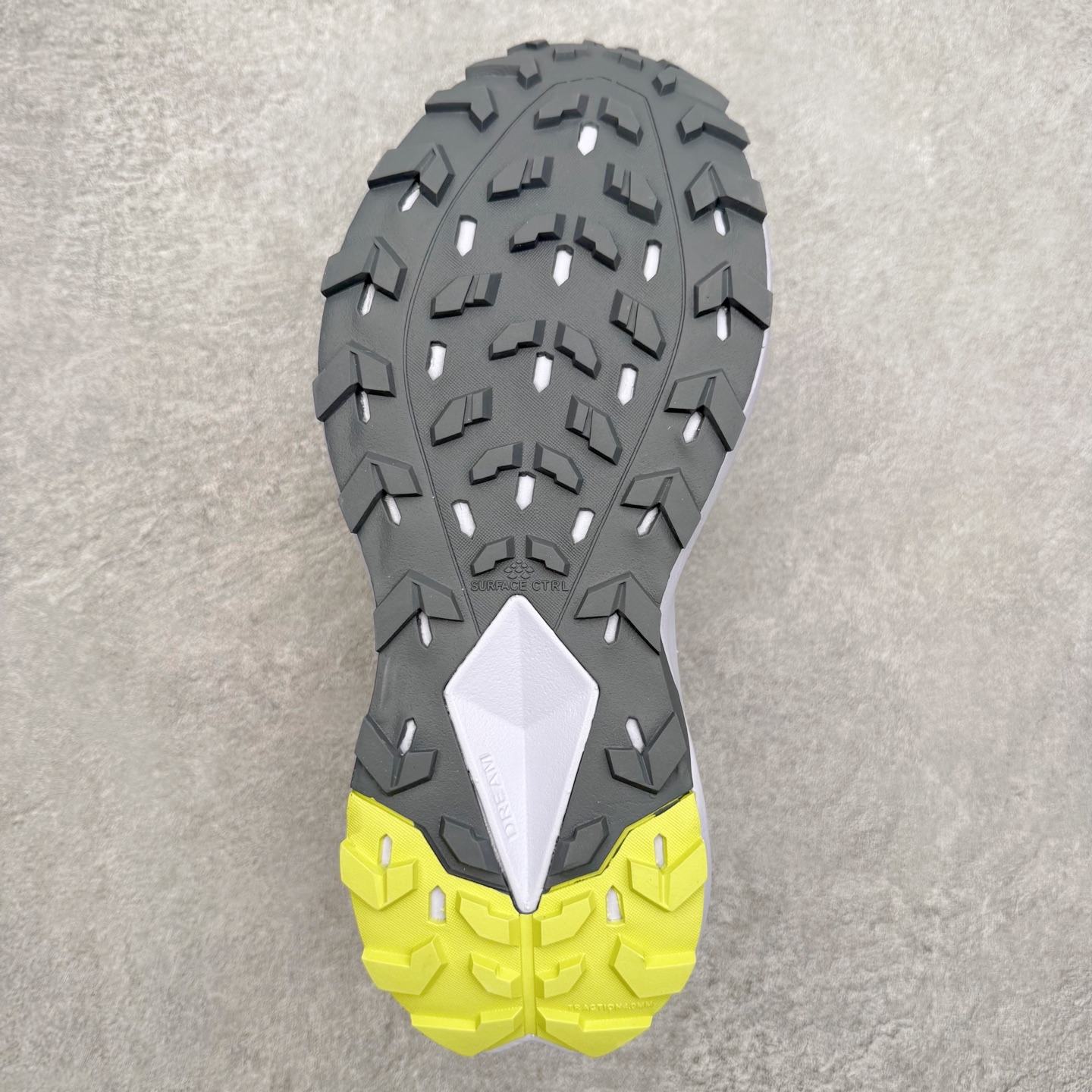 图片[9]-THE NORTH FACE 北面防滑耐磨防水低帮户外功能鞋 有许多相当专业的户外爱好者 非常关心像是越野跑、专业登山鞋等一系列的户外鞋款开箱 本次介绍比较不一样的休闲机能鞋 带来登山朋友爱用的户外品牌北面The North Face的休闲系列徒步鞋款介绍，希望能提供大家于生活与轻旅行的不同选择。不少户外运动爱好者喜欢的专业登山品牌（北面）The North Face自1966年创立，由两位热爱登山徒步的年轻登山者于美西旧金山开创，不断透过研发与创新，并且将最先进的技术结合在服装与鞋款设计，生产多种外型帅气且专业能力非常强的户外服饰，备受欢迎。户外版有许多相当专业的户外爱好者，非常关心像是越野跑、专业登山鞋等一系列的户外鞋款开箱，本次介绍比较不一样的休闲机能鞋，带来登山朋友爱用的户外品牌北面The North Face的休闲系列徒步鞋款介绍，希望能提供大家于生活与轻旅行的不同选择。此鞋并非归类在专业登山鞋家族中，而是以高性价比、适合日常训练作为主推卖点，对登山初学的朋友来说，这双鞋耐磨与耐穿程度更是入手的绝佳理由，但是对进阶登山者而言，此鞋可能无法战胜难度更高的徒步登山路线。脚感与登山靴的稳健非常不一样，也不是越野跑鞋的野性、更非慢跑鞋的敏捷，个人觉得此鞋足感非常独特，XtraFoam中底的泡沫材质非常柔软，即使没有鞋带系统辅助，但是EXTS外底抓地系统底纹够深，每一步都十分平稳。尺码：39 40 40.5 41 42 42.5 43 44 44.5 45-选品中心