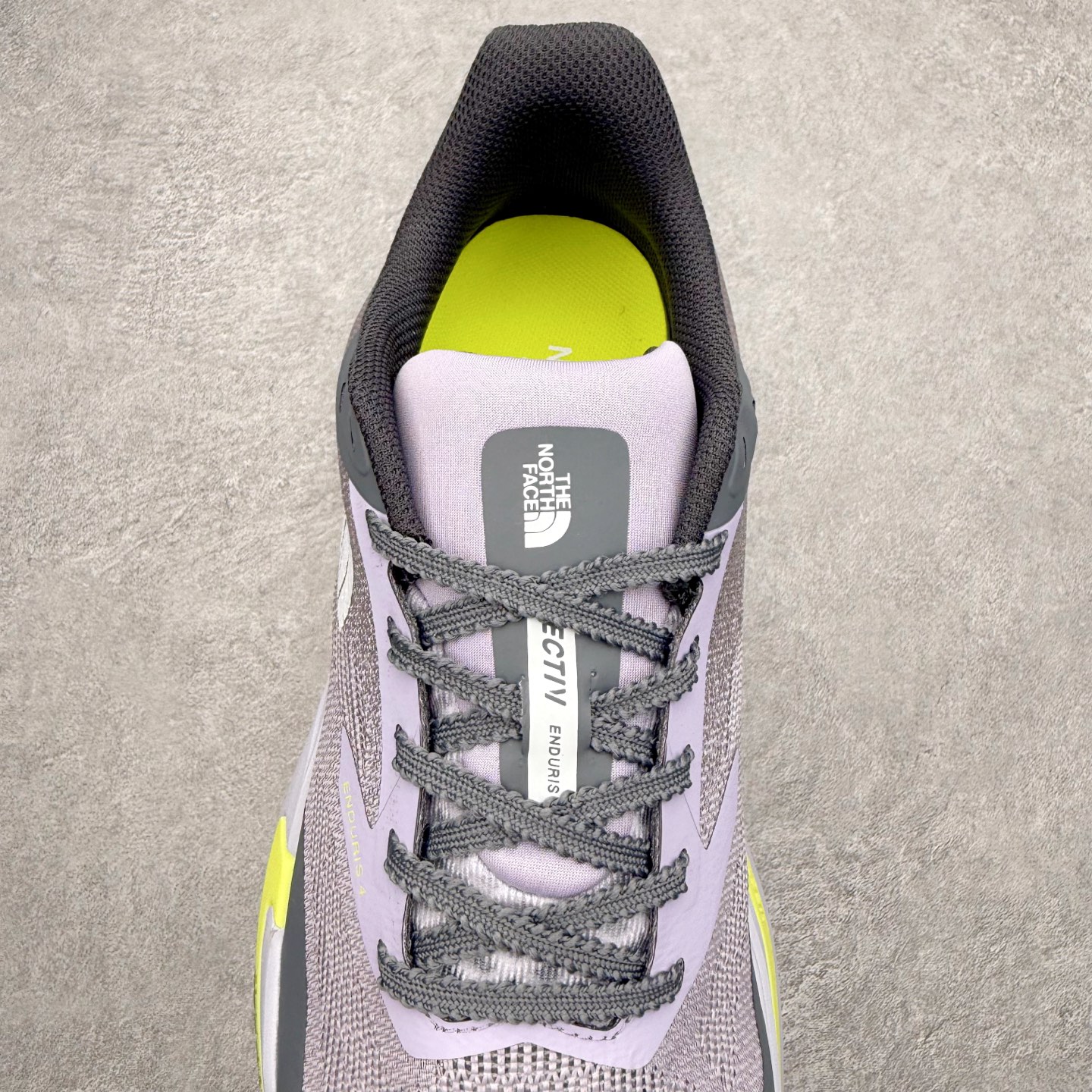 图片[5]-THE NORTH FACE 北面防滑耐磨防水低帮户外功能鞋 有许多相当专业的户外爱好者 非常关心像是越野跑、专业登山鞋等一系列的户外鞋款开箱 本次介绍比较不一样的休闲机能鞋 带来登山朋友爱用的户外品牌北面The North Face的休闲系列徒步鞋款介绍，希望能提供大家于生活与轻旅行的不同选择。不少户外运动爱好者喜欢的专业登山品牌（北面）The North Face自1966年创立，由两位热爱登山徒步的年轻登山者于美西旧金山开创，不断透过研发与创新，并且将最先进的技术结合在服装与鞋款设计，生产多种外型帅气且专业能力非常强的户外服饰，备受欢迎。户外版有许多相当专业的户外爱好者，非常关心像是越野跑、专业登山鞋等一系列的户外鞋款开箱，本次介绍比较不一样的休闲机能鞋，带来登山朋友爱用的户外品牌北面The North Face的休闲系列徒步鞋款介绍，希望能提供大家于生活与轻旅行的不同选择。此鞋并非归类在专业登山鞋家族中，而是以高性价比、适合日常训练作为主推卖点，对登山初学的朋友来说，这双鞋耐磨与耐穿程度更是入手的绝佳理由，但是对进阶登山者而言，此鞋可能无法战胜难度更高的徒步登山路线。脚感与登山靴的稳健非常不一样，也不是越野跑鞋的野性、更非慢跑鞋的敏捷，个人觉得此鞋足感非常独特，XtraFoam中底的泡沫材质非常柔软，即使没有鞋带系统辅助，但是EXTS外底抓地系统底纹够深，每一步都十分平稳。尺码：39 40 40.5 41 42 42.5 43 44 44.5 45-选品中心