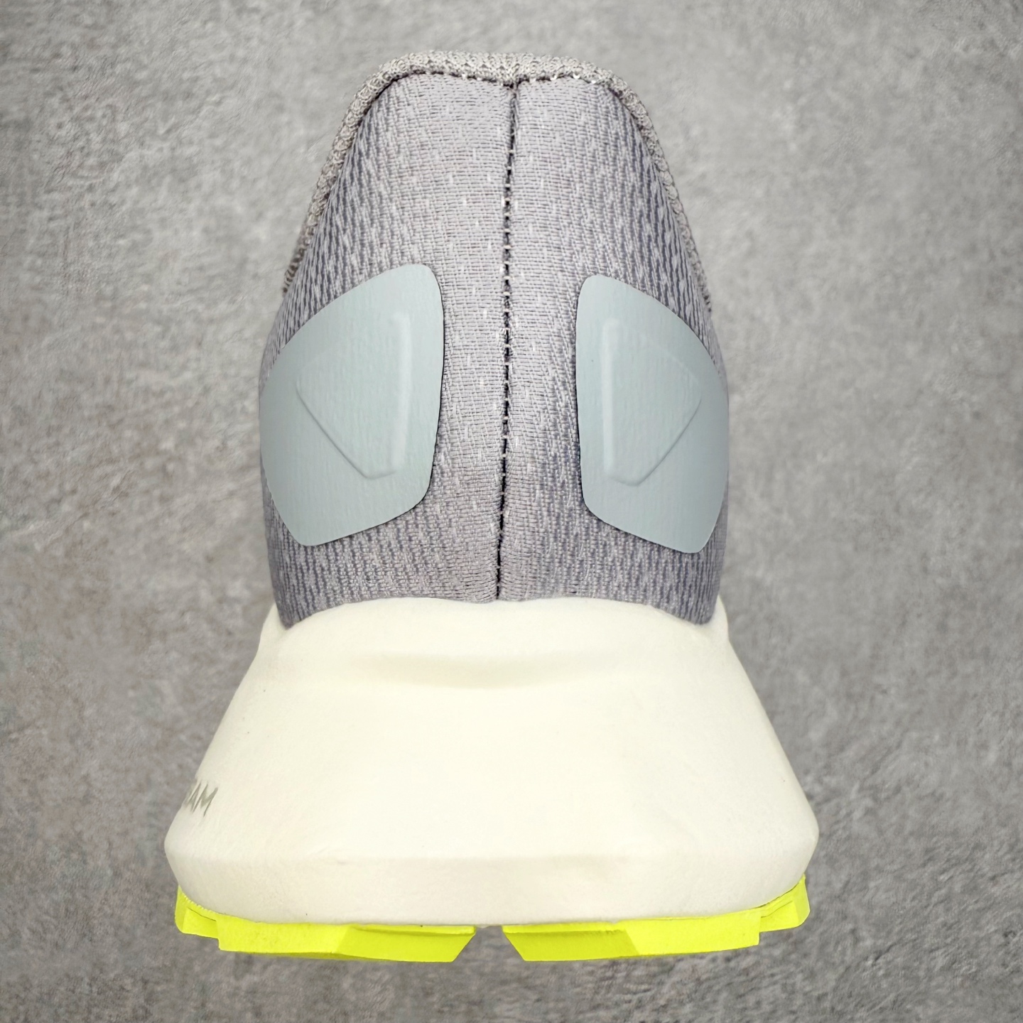 图片[8]-THE NORTH FACE 北面防滑耐磨防水低帮户外功能鞋 有许多相当专业的户外爱好者 非常关心像是越野跑、专业登山鞋等一系列的户外鞋款开箱 本次介绍比较不一样的休闲机能鞋 带来登山朋友爱用的户外品牌北面The North Face的休闲系列徒步鞋款介绍，希望能提供大家于生活与轻旅行的不同选择。不少户外运动爱好者喜欢的专业登山品牌（北面）The North Face自1966年创立，由两位热爱登山徒步的年轻登山者于美西旧金山开创，不断透过研发与创新，并且将最先进的技术结合在服装与鞋款设计，生产多种外型帅气且专业能力非常强的户外服饰，备受欢迎。户外版有许多相当专业的户外爱好者，非常关心像是越野跑、专业登山鞋等一系列的户外鞋款开箱，本次介绍比较不一样的休闲机能鞋，带来登山朋友爱用的户外品牌北面The North Face的休闲系列徒步鞋款介绍，希望能提供大家于生活与轻旅行的不同选择。此鞋并非归类在专业登山鞋家族中，而是以高性价比、适合日常训练作为主推卖点，对登山初学的朋友来说，这双鞋耐磨与耐穿程度更是入手的绝佳理由，但是对进阶登山者而言，此鞋可能无法战胜难度更高的徒步登山路线。脚感与登山靴的稳健非常不一样，也不是越野跑鞋的野性、更非慢跑鞋的敏捷，个人觉得此鞋足感非常独特，XtraFoam中底的泡沫材质非常柔软，即使没有鞋带系统辅助，但是EXTS外底抓地系统底纹够深，每一步都十分平稳。尺码：39 40 40.5 41 42 42.5 43 44 44.5 45-选品中心