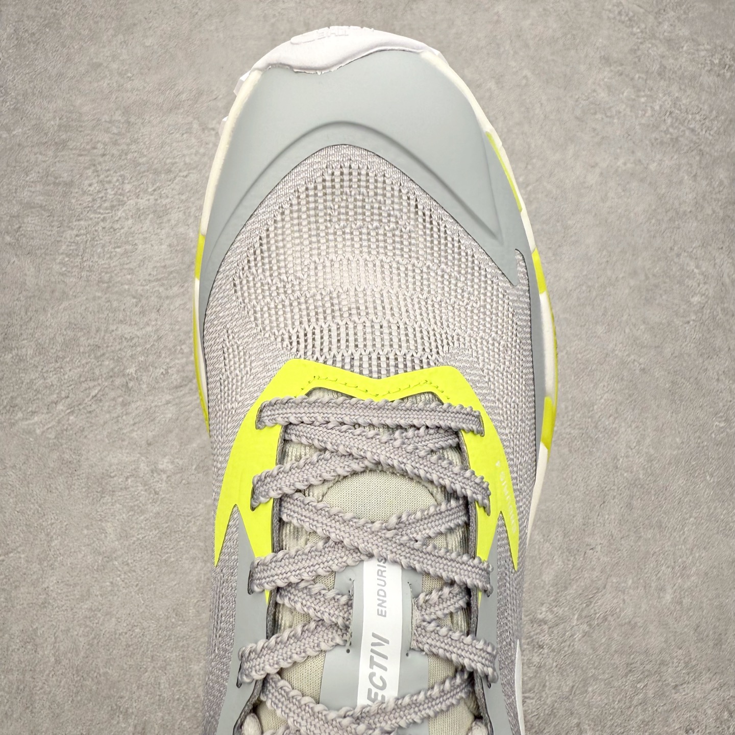 图片[4]-THE NORTH FACE 北面防滑耐磨防水低帮户外功能鞋 有许多相当专业的户外爱好者 非常关心像是越野跑、专业登山鞋等一系列的户外鞋款开箱 本次介绍比较不一样的休闲机能鞋 带来登山朋友爱用的户外品牌北面The North Face的休闲系列徒步鞋款介绍，希望能提供大家于生活与轻旅行的不同选择。不少户外运动爱好者喜欢的专业登山品牌（北面）The North Face自1966年创立，由两位热爱登山徒步的年轻登山者于美西旧金山开创，不断透过研发与创新，并且将最先进的技术结合在服装与鞋款设计，生产多种外型帅气且专业能力非常强的户外服饰，备受欢迎。户外版有许多相当专业的户外爱好者，非常关心像是越野跑、专业登山鞋等一系列的户外鞋款开箱，本次介绍比较不一样的休闲机能鞋，带来登山朋友爱用的户外品牌北面The North Face的休闲系列徒步鞋款介绍，希望能提供大家于生活与轻旅行的不同选择。此鞋并非归类在专业登山鞋家族中，而是以高性价比、适合日常训练作为主推卖点，对登山初学的朋友来说，这双鞋耐磨与耐穿程度更是入手的绝佳理由，但是对进阶登山者而言，此鞋可能无法战胜难度更高的徒步登山路线。脚感与登山靴的稳健非常不一样，也不是越野跑鞋的野性、更非慢跑鞋的敏捷，个人觉得此鞋足感非常独特，XtraFoam中底的泡沫材质非常柔软，即使没有鞋带系统辅助，但是EXTS外底抓地系统底纹够深，每一步都十分平稳。尺码：39 40 40.5 41 42 42.5 43 44 44.5 45-选品中心