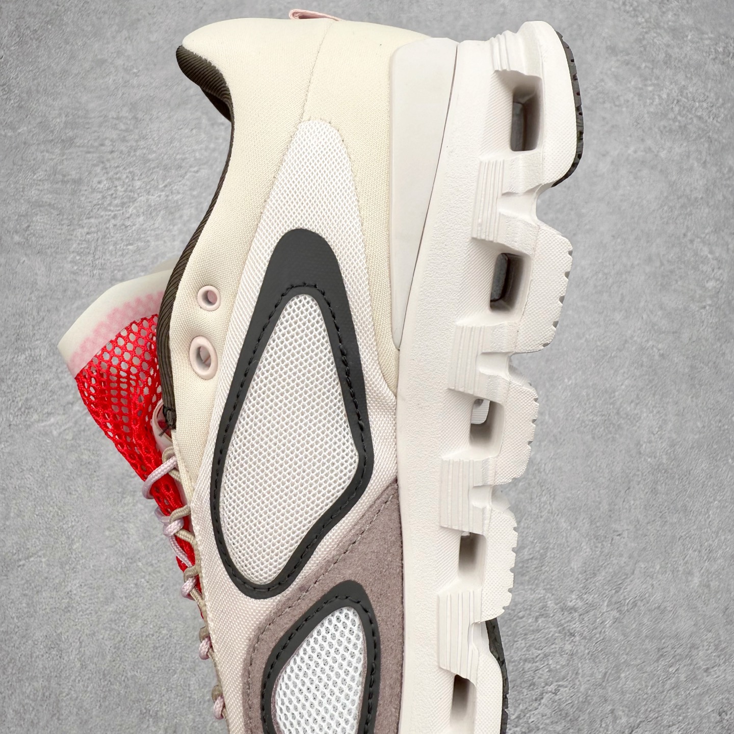 图片[7]-FKA Twigs x On昂跑 Cloud X 联名款舒适轻盈耐磨 低帮跑步鞋 此运动品牌 开创于2010年 缓震着陆、强效回弹、轻柔质感的设计构思始终是ON研制关键 与此同时基于“为全球提供革新性的跑步感受”信念 陆续推出了多款跑鞋及其以专业运动人体跑步工程学为设计关键的功能性跑步服饰设备 让跑者不费力气地畅快畅跑 尺码：36 36.5 37.5 38 38.5 39 40 40.5 41 42 42.5 43 44 44.5 45-选品中心