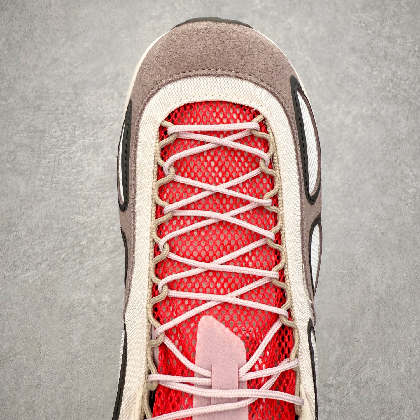 图片[4]-FKA Twigs x On昂跑 Cloud X 联名款舒适轻盈耐磨 低帮跑步鞋 此运动品牌 开创于2010年 缓震着陆、强效回弹、轻柔质感的设计构思始终是ON研制关键 与此同时基于“为全球提供革新性的跑步感受”信念 陆续推出了多款跑鞋及其以专业运动人体跑步工程学为设计关键的功能性跑步服饰设备 让跑者不费力气地畅快畅跑 尺码：36 36.5 37.5 38 38.5 39 40 40.5 41 42 42.5 43 44 44.5 45-选品中心