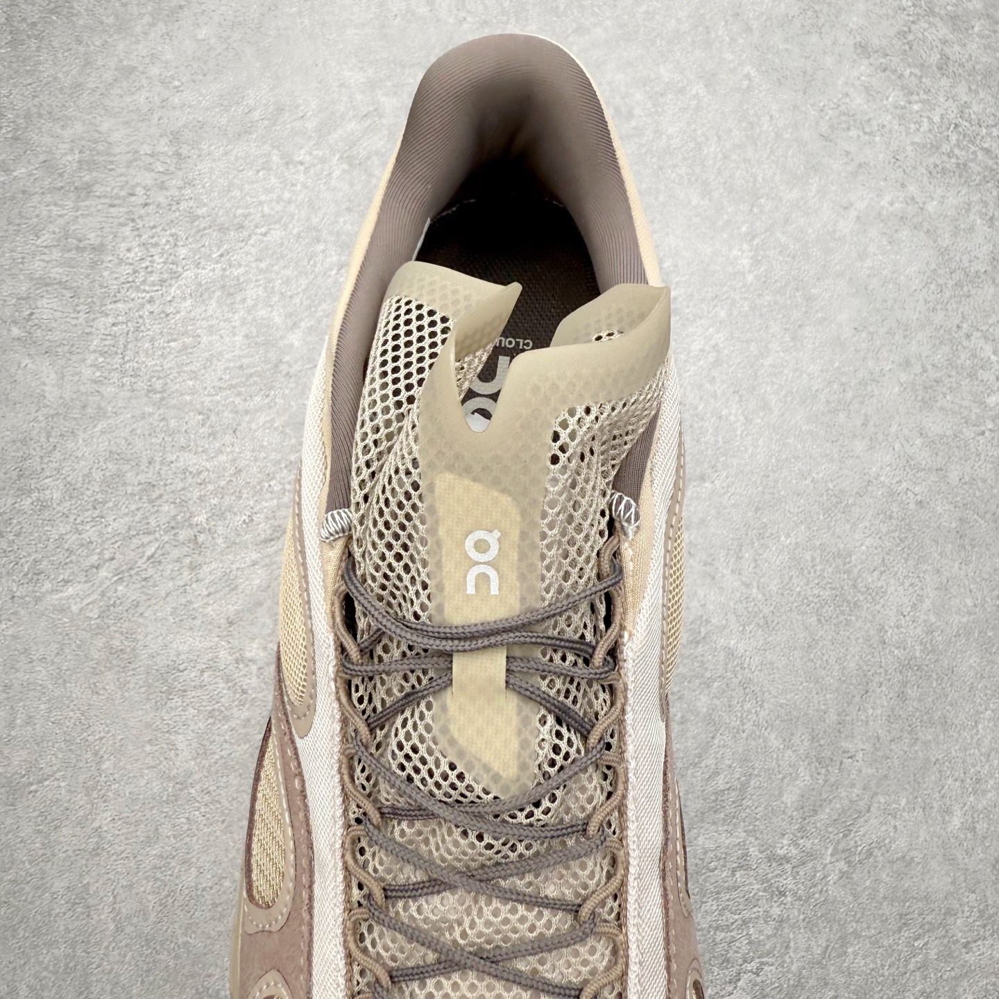 图片[5]-FKA Twigs x On昂跑 Cloud X 联名款舒适轻盈耐磨 低帮跑步鞋 此运动品牌 开创于2010年 缓震着陆、强效回弹、轻柔质感的设计构思始终是ON研制关键 与此同时基于“为全球提供革新性的跑步感受”信念 陆续推出了多款跑鞋及其以专业运动人体跑步工程学为设计关键的功能性跑步服饰设备 让跑者不费力气地畅快畅跑 尺码：36 36.5 37.5 38 38.5 39 40 40.5 41 42 42.5 43 44 44.5 45-选品中心