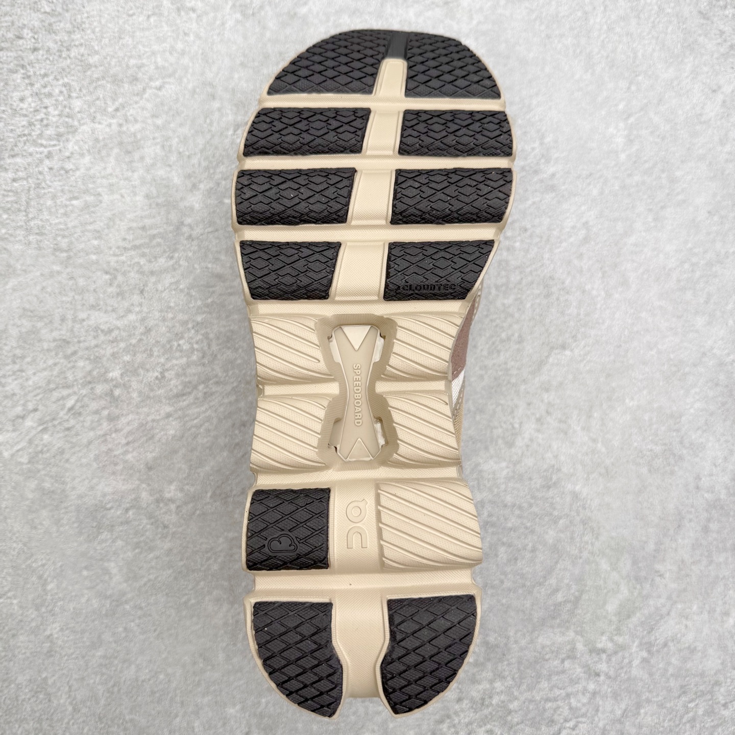 图片[9]-FKA Twigs x On昂跑 Cloud X 联名款舒适轻盈耐磨 低帮跑步鞋 此运动品牌 开创于2010年 缓震着陆、强效回弹、轻柔质感的设计构思始终是ON研制关键 与此同时基于“为全球提供革新性的跑步感受”信念 陆续推出了多款跑鞋及其以专业运动人体跑步工程学为设计关键的功能性跑步服饰设备 让跑者不费力气地畅快畅跑 尺码：36 36.5 37.5 38 38.5 39 40 40.5 41 42 42.5 43 44 44.5 45-选品中心