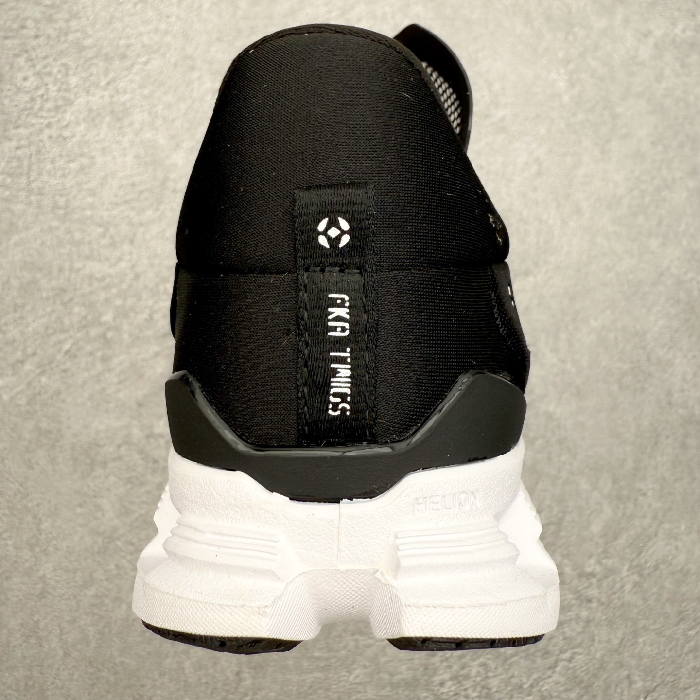 图片[8]-FKA Twigs x On昂跑 Cloud X 联名款舒适轻盈耐磨 低帮跑步鞋 此运动品牌 开创于2010年 缓震着陆、强效回弹、轻柔质感的设计构思始终是ON研制关键 与此同时基于“为全球提供革新性的跑步感受”信念 陆续推出了多款跑鞋及其以专业运动人体跑步工程学为设计关键的功能性跑步服饰设备 让跑者不费力气地畅快畅跑 尺码：36 36.5 37.5 38 38.5 39 40 40.5 41 42 42.5 43 44 44.5 45-选品中心