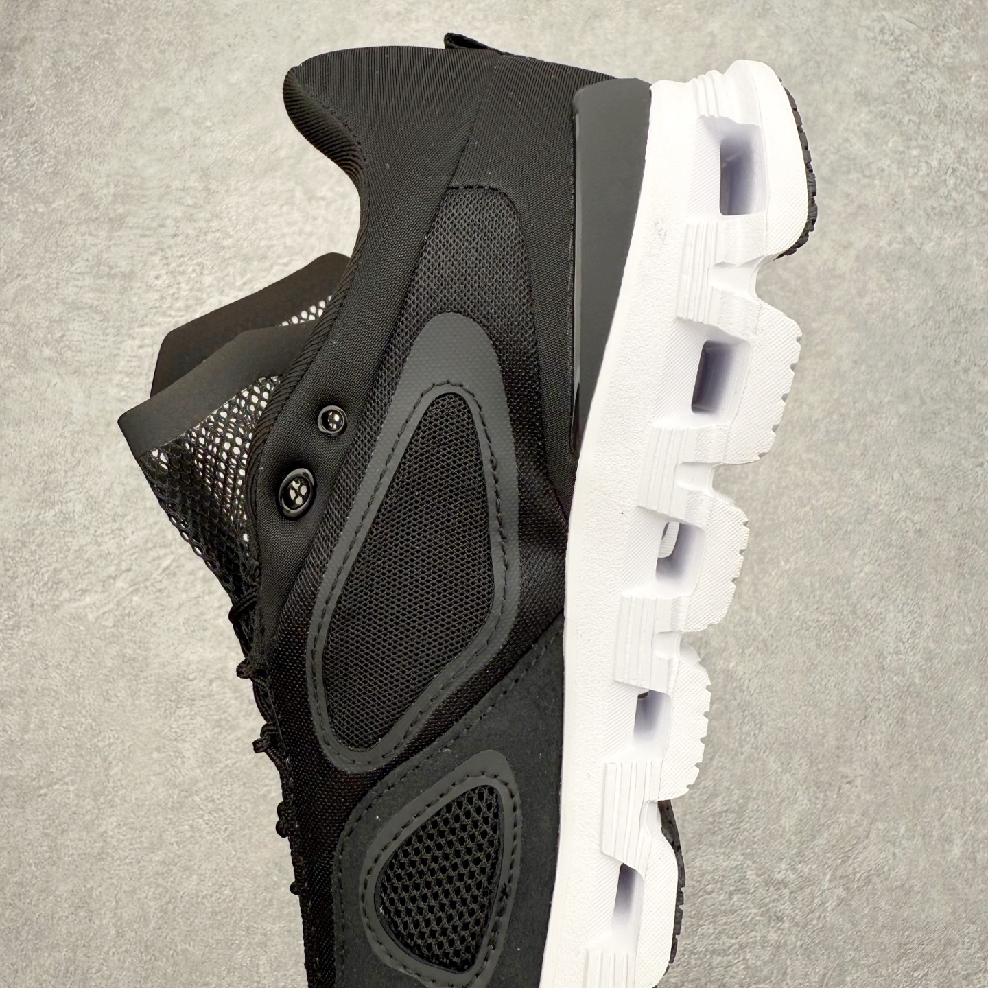 图片[7]-FKA Twigs x On昂跑 Cloud X 联名款舒适轻盈耐磨 低帮跑步鞋 此运动品牌 开创于2010年 缓震着陆、强效回弹、轻柔质感的设计构思始终是ON研制关键 与此同时基于“为全球提供革新性的跑步感受”信念 陆续推出了多款跑鞋及其以专业运动人体跑步工程学为设计关键的功能性跑步服饰设备 让跑者不费力气地畅快畅跑 尺码：36 36.5 37.5 38 38.5 39 40 40.5 41 42 42.5 43 44 44.5 45-选品中心