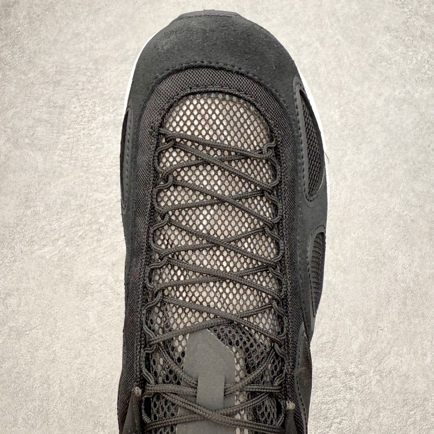 图片[4]-FKA Twigs x On昂跑 Cloud X 联名款舒适轻盈耐磨 低帮跑步鞋 此运动品牌 开创于2010年 缓震着陆、强效回弹、轻柔质感的设计构思始终是ON研制关键 与此同时基于“为全球提供革新性的跑步感受”信念 陆续推出了多款跑鞋及其以专业运动人体跑步工程学为设计关键的功能性跑步服饰设备 让跑者不费力气地畅快畅跑 尺码：36 36.5 37.5 38 38.5 39 40 40.5 41 42 42.5 43 44 44.5 45-选品中心