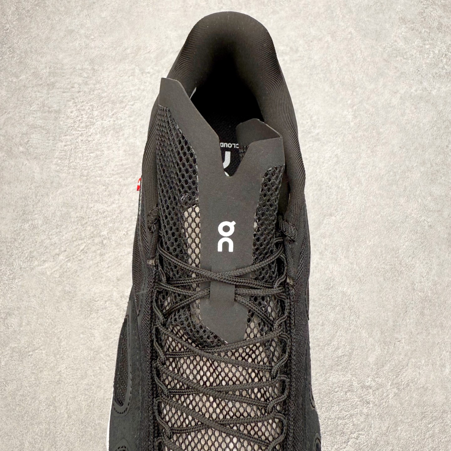 图片[5]-FKA Twigs x On昂跑 Cloud X 联名款舒适轻盈耐磨 低帮跑步鞋 此运动品牌 开创于2010年 缓震着陆、强效回弹、轻柔质感的设计构思始终是ON研制关键 与此同时基于“为全球提供革新性的跑步感受”信念 陆续推出了多款跑鞋及其以专业运动人体跑步工程学为设计关键的功能性跑步服饰设备 让跑者不费力气地畅快畅跑 尺码：36 36.5 37.5 38 38.5 39 40 40.5 41 42 42.5 43 44 44.5 45-选品中心