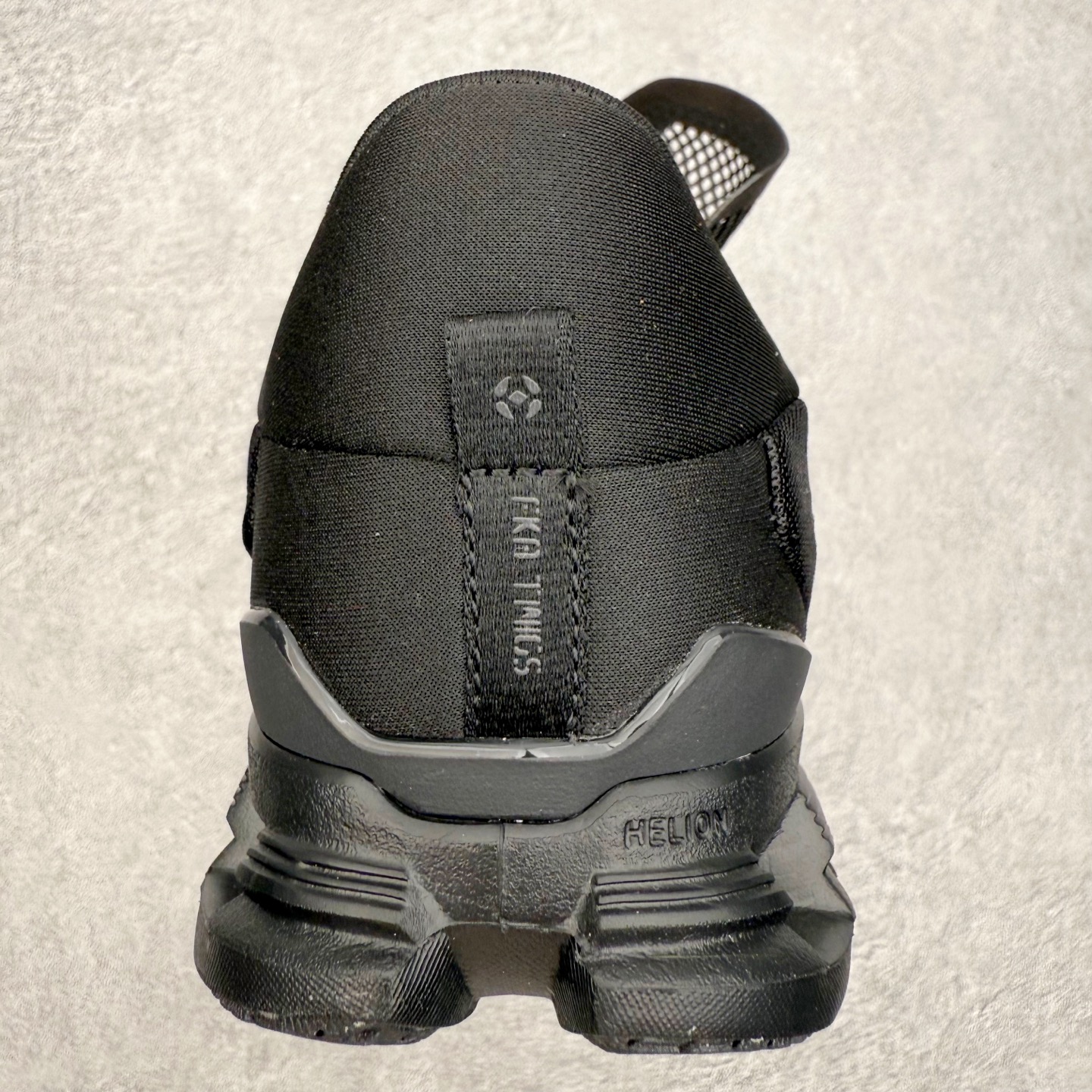 图片[8]-FKA Twigs x On昂跑 Cloud X 联名款舒适轻盈耐磨 低帮跑步鞋 此运动品牌 开创于2010年 缓震着陆、强效回弹、轻柔质感的设计构思始终是ON研制关键 与此同时基于“为全球提供革新性的跑步感受”信念 陆续推出了多款跑鞋及其以专业运动人体跑步工程学为设计关键的功能性跑步服饰设备 让跑者不费力气地畅快畅跑 尺码：36 36.5 37.5 38 38.5 39 40 40.5 41 42 42.5 43 44 44.5 45-选品中心