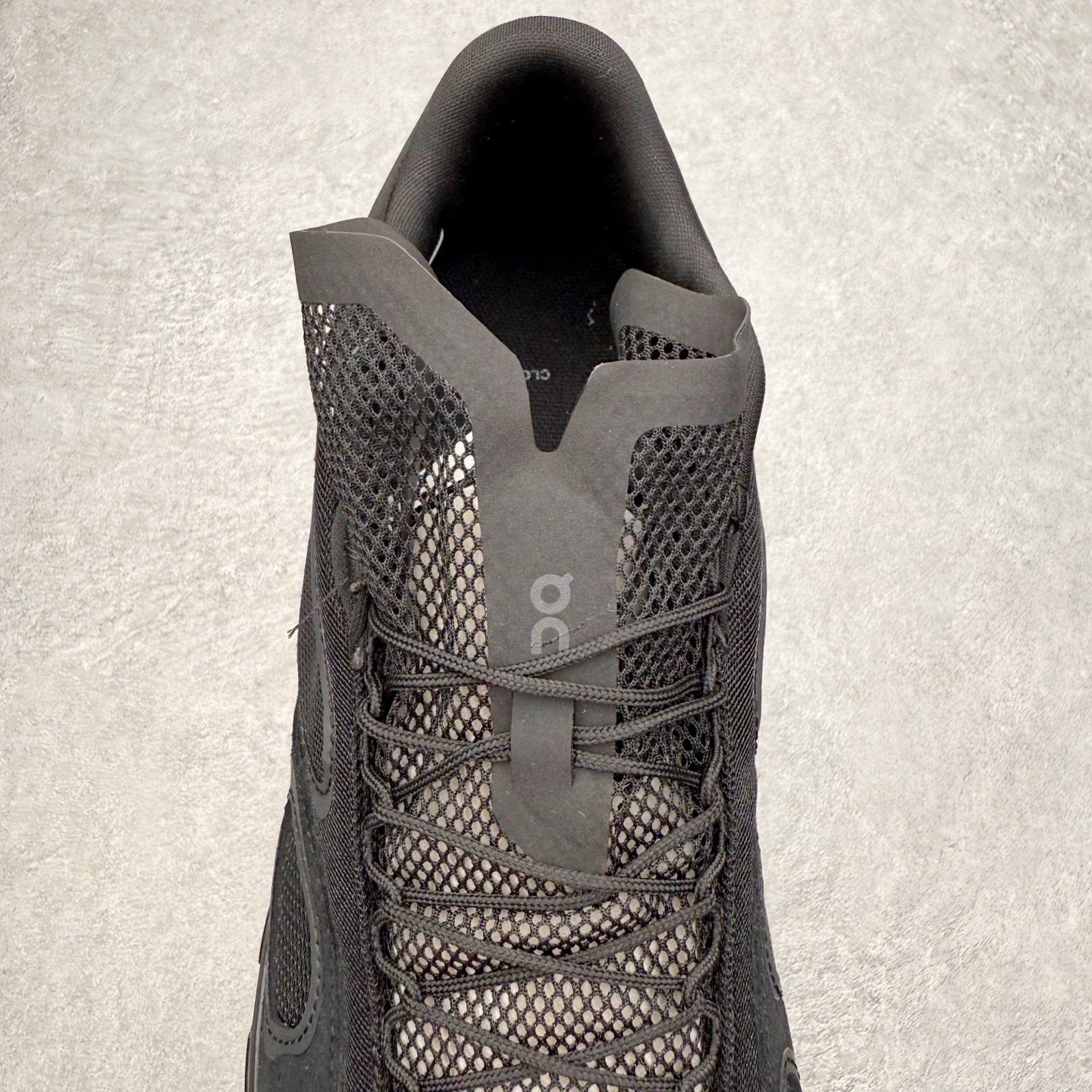 图片[5]-FKA Twigs x On昂跑 Cloud X 联名款舒适轻盈耐磨 低帮跑步鞋 此运动品牌 开创于2010年 缓震着陆、强效回弹、轻柔质感的设计构思始终是ON研制关键 与此同时基于“为全球提供革新性的跑步感受”信念 陆续推出了多款跑鞋及其以专业运动人体跑步工程学为设计关键的功能性跑步服饰设备 让跑者不费力气地畅快畅跑 尺码：36 36.5 37.5 38 38.5 39 40 40.5 41 42 42.5 43 44 44.5 45-选品中心