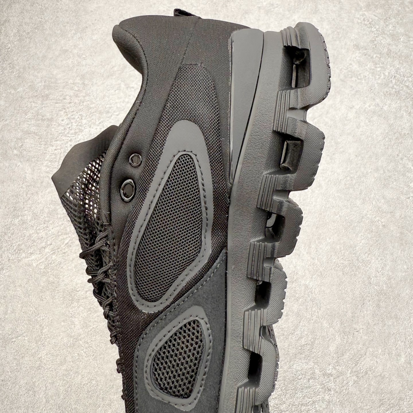 图片[7]-FKA Twigs x On昂跑 Cloud X 联名款舒适轻盈耐磨 低帮跑步鞋 此运动品牌 开创于2010年 缓震着陆、强效回弹、轻柔质感的设计构思始终是ON研制关键 与此同时基于“为全球提供革新性的跑步感受”信念 陆续推出了多款跑鞋及其以专业运动人体跑步工程学为设计关键的功能性跑步服饰设备 让跑者不费力气地畅快畅跑 尺码：36 36.5 37.5 38 38.5 39 40 40.5 41 42 42.5 43 44 44.5 45-选品中心