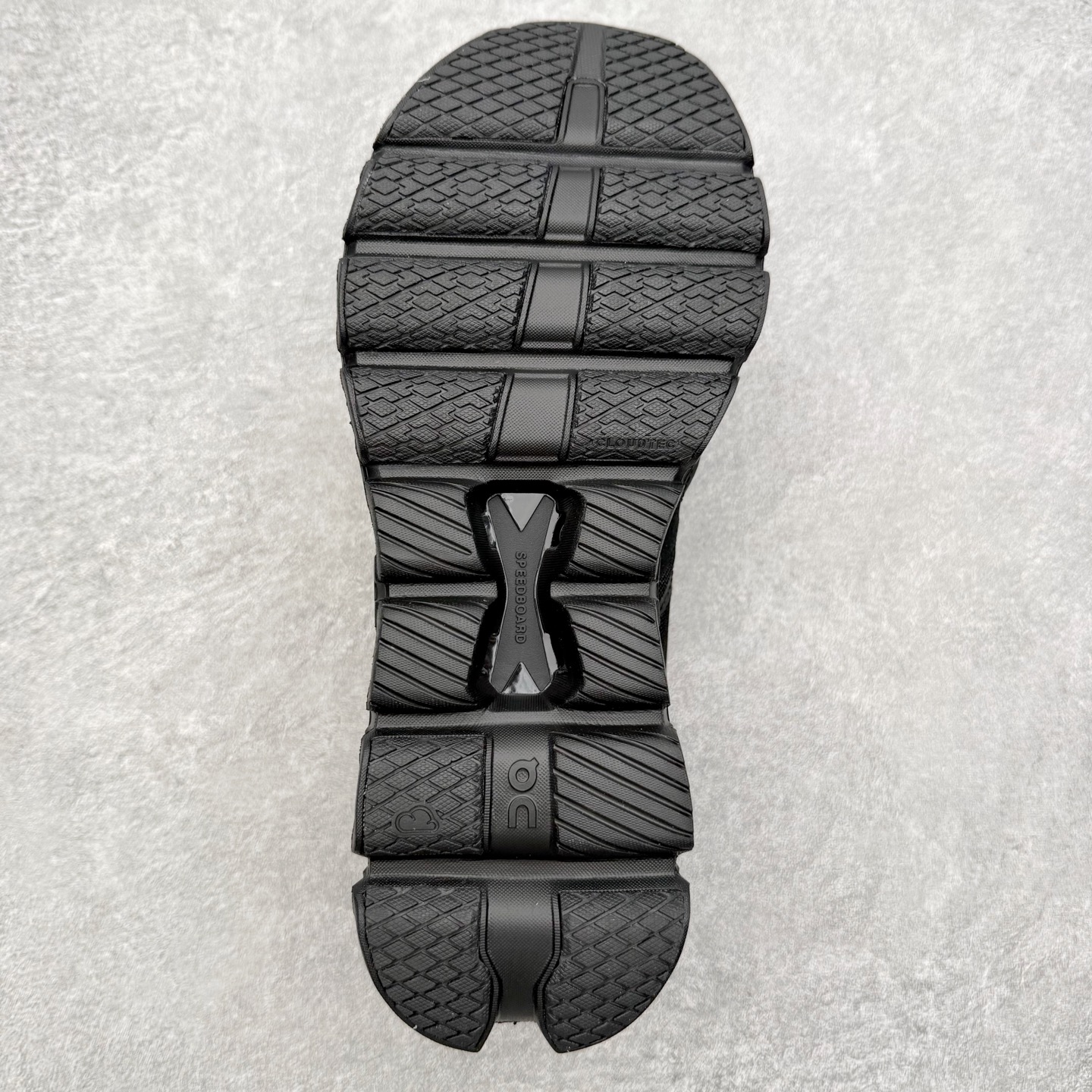 图片[9]-FKA Twigs x On昂跑 Cloud X 联名款舒适轻盈耐磨 低帮跑步鞋 此运动品牌 开创于2010年 缓震着陆、强效回弹、轻柔质感的设计构思始终是ON研制关键 与此同时基于“为全球提供革新性的跑步感受”信念 陆续推出了多款跑鞋及其以专业运动人体跑步工程学为设计关键的功能性跑步服饰设备 让跑者不费力气地畅快畅跑 尺码：36 36.5 37.5 38 38.5 39 40 40.5 41 42 42.5 43 44 44.5 45-选品中心