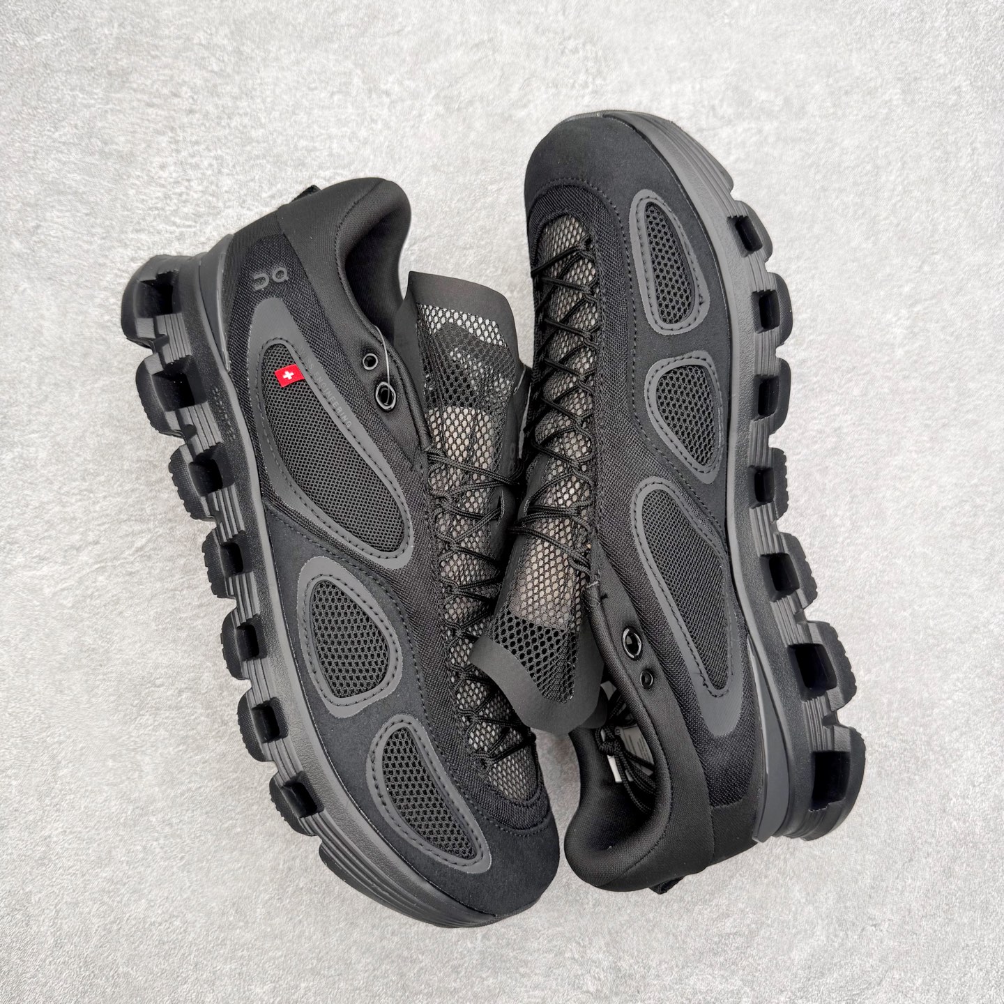 图片[3]-FKA Twigs x On昂跑 Cloud X 联名款舒适轻盈耐磨 低帮跑步鞋 此运动品牌 开创于2010年 缓震着陆、强效回弹、轻柔质感的设计构思始终是ON研制关键 与此同时基于“为全球提供革新性的跑步感受”信念 陆续推出了多款跑鞋及其以专业运动人体跑步工程学为设计关键的功能性跑步服饰设备 让跑者不费力气地畅快畅跑 尺码：36 36.5 37.5 38 38.5 39 40 40.5 41 42 42.5 43 44 44.5 45-选品中心