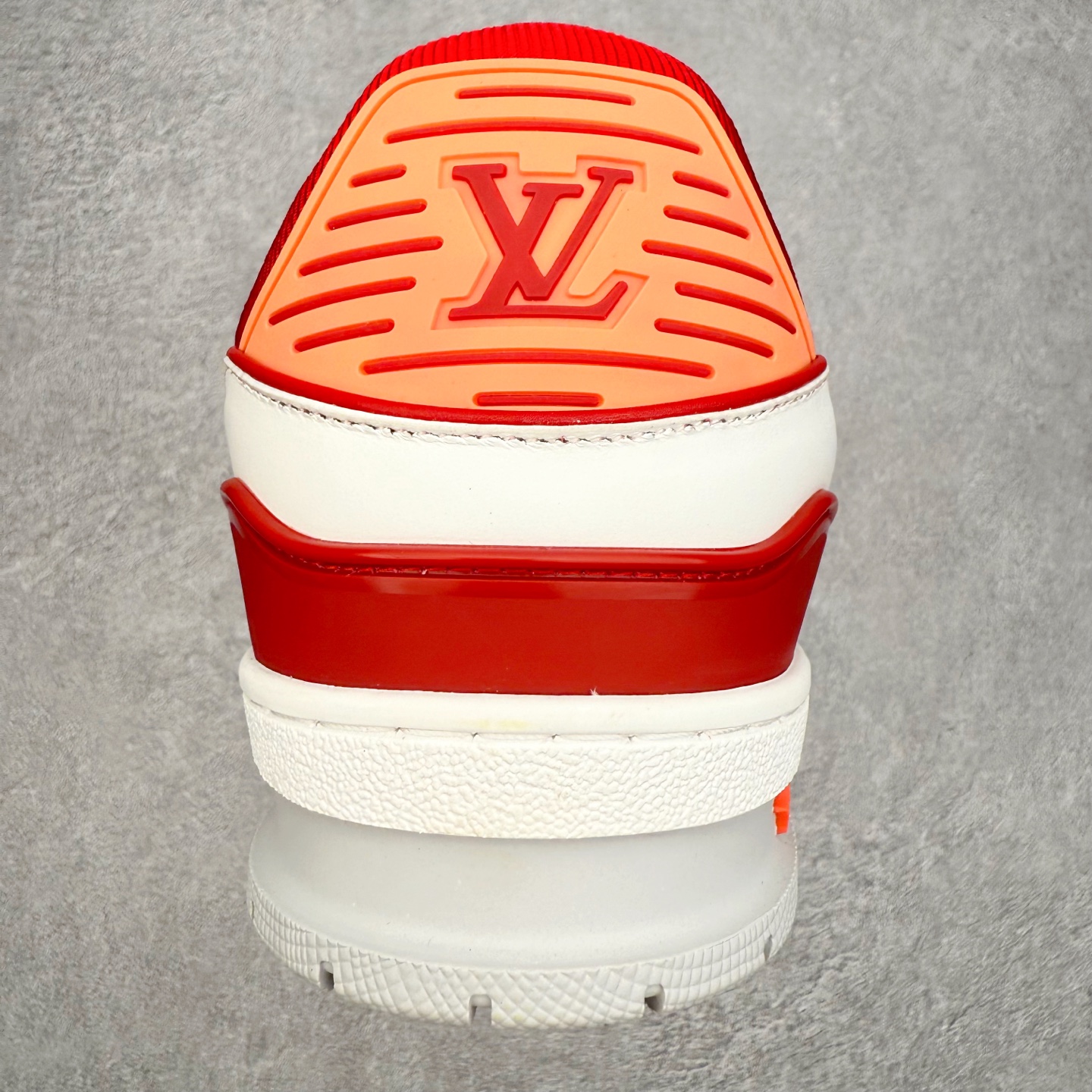 图片[8]-＃FS Louis Vuitton Trainer lv时装走秀运动鞋 完美鞋型超高的清洁度 零毛边线头瑕疵 全套原楦原纸版原鞋开模 全网最具灵魂的版型 正确原装黄色鞋盒 正确中底印花 鞋面印花3D高频深度立体 全鞋电脑针车 紧密相连 针距密度一致 环保乳胶注塑鞋垫 厚度脚感还原原版 皮面裁剪部位 统一油边封口工艺 原装橡胶大底含胶量大底组合零偏差 专柜全套包装 防尘袋 说明书 质保卡 男女鞋 尺码：35 36 37 38 39 40 41 42 43 44 45-选品中心