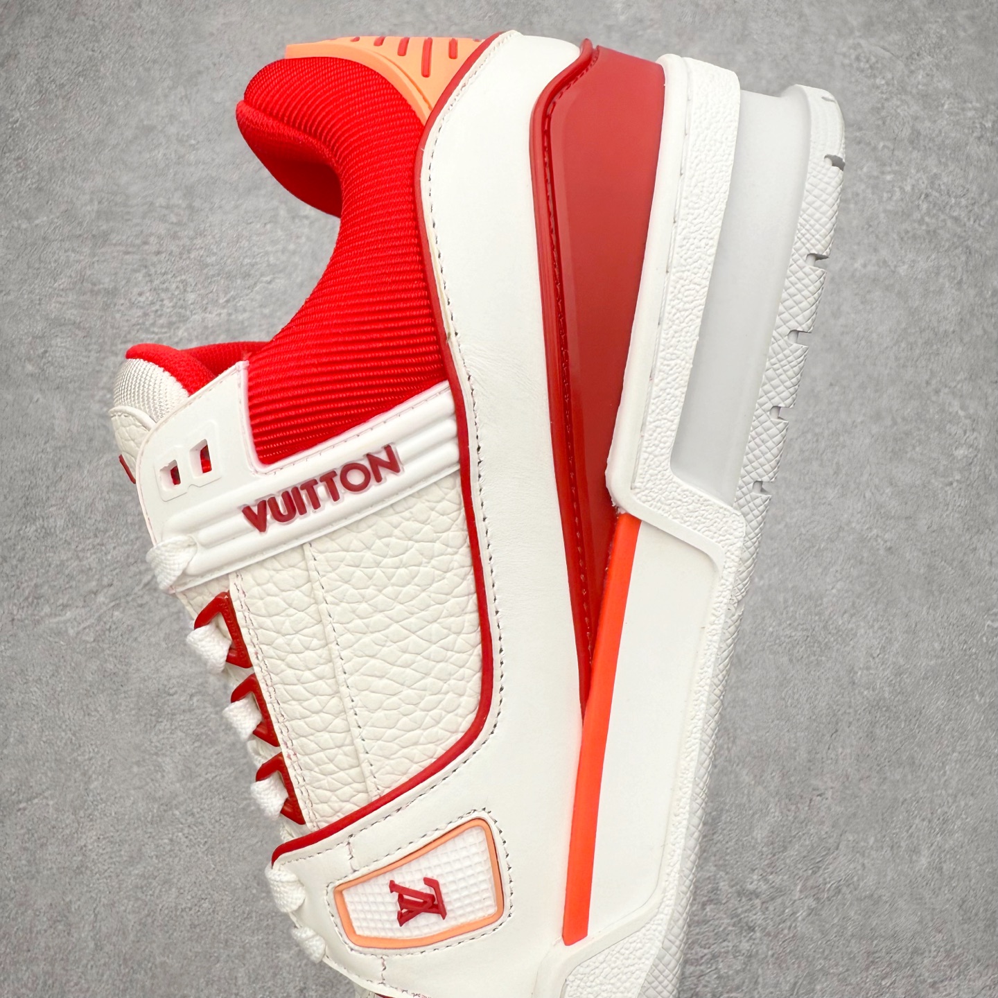 图片[7]-＃FS Louis Vuitton Trainer lv时装走秀运动鞋 完美鞋型超高的清洁度 零毛边线头瑕疵 全套原楦原纸版原鞋开模 全网最具灵魂的版型 正确原装黄色鞋盒 正确中底印花 鞋面印花3D高频深度立体 全鞋电脑针车 紧密相连 针距密度一致 环保乳胶注塑鞋垫 厚度脚感还原原版 皮面裁剪部位 统一油边封口工艺 原装橡胶大底含胶量大底组合零偏差 专柜全套包装 防尘袋 说明书 质保卡 男女鞋 尺码：35 36 37 38 39 40 41 42 43 44 45-选品中心