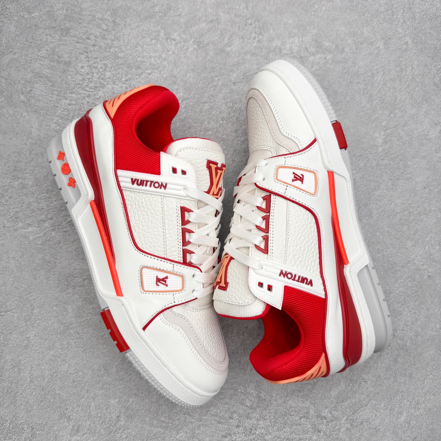 图片[3]-＃FS Louis Vuitton Trainer lv时装走秀运动鞋 完美鞋型超高的清洁度 零毛边线头瑕疵 全套原楦原纸版原鞋开模 全网最具灵魂的版型 正确原装黄色鞋盒 正确中底印花 鞋面印花3D高频深度立体 全鞋电脑针车 紧密相连 针距密度一致 环保乳胶注塑鞋垫 厚度脚感还原原版 皮面裁剪部位 统一油边封口工艺 原装橡胶大底含胶量大底组合零偏差 专柜全套包装 防尘袋 说明书 质保卡 男女鞋 尺码：35 36 37 38 39 40 41 42 43 44 45-选品中心