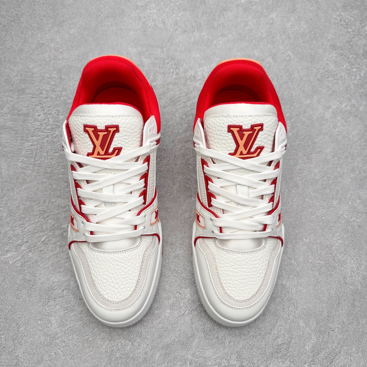 图片[2]-＃FS Louis Vuitton Trainer lv时装走秀运动鞋 完美鞋型超高的清洁度 零毛边线头瑕疵 全套原楦原纸版原鞋开模 全网最具灵魂的版型 正确原装黄色鞋盒 正确中底印花 鞋面印花3D高频深度立体 全鞋电脑针车 紧密相连 针距密度一致 环保乳胶注塑鞋垫 厚度脚感还原原版 皮面裁剪部位 统一油边封口工艺 原装橡胶大底含胶量大底组合零偏差 专柜全套包装 防尘袋 说明书 质保卡 男女鞋 尺码：35 36 37 38 39 40 41 42 43 44 45-选品中心