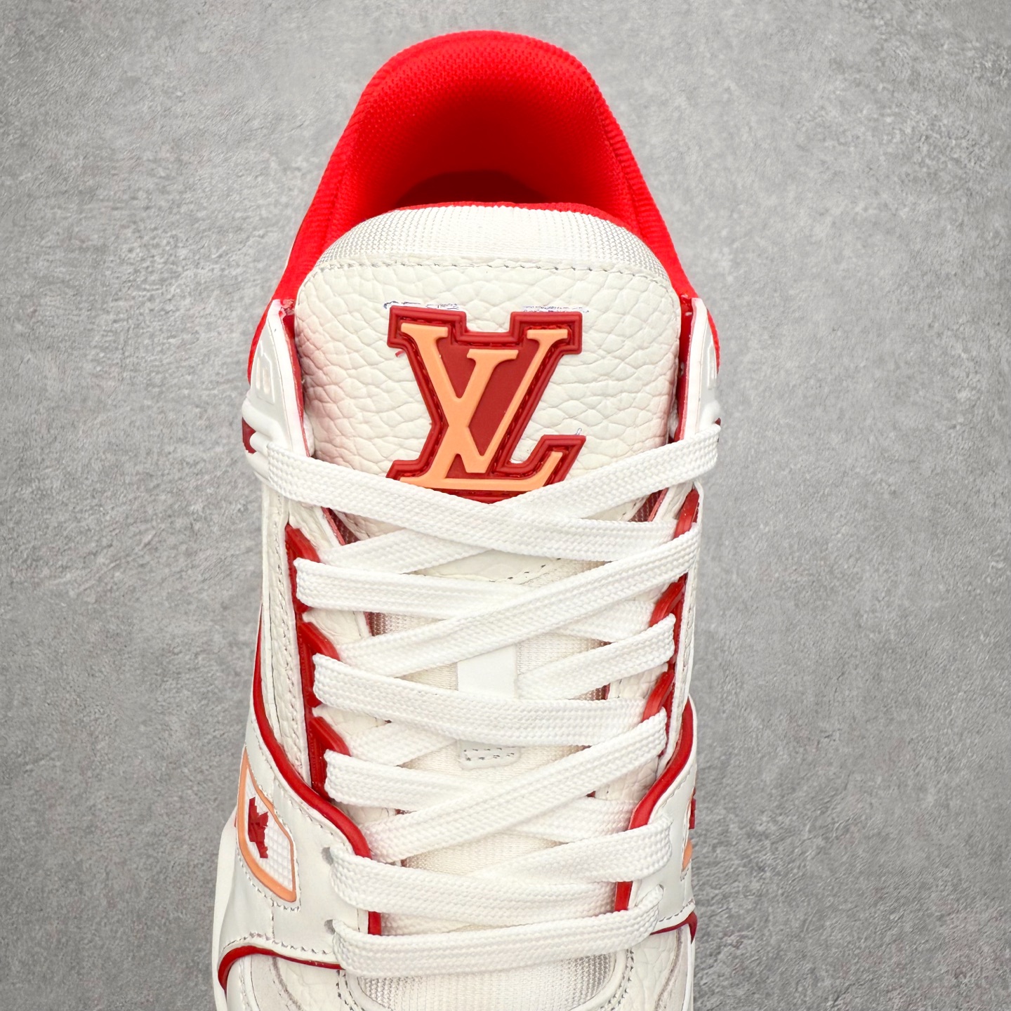 图片[5]-＃FS Louis Vuitton Trainer lv时装走秀运动鞋 完美鞋型超高的清洁度 零毛边线头瑕疵 全套原楦原纸版原鞋开模 全网最具灵魂的版型 正确原装黄色鞋盒 正确中底印花 鞋面印花3D高频深度立体 全鞋电脑针车 紧密相连 针距密度一致 环保乳胶注塑鞋垫 厚度脚感还原原版 皮面裁剪部位 统一油边封口工艺 原装橡胶大底含胶量大底组合零偏差 专柜全套包装 防尘袋 说明书 质保卡 男女鞋 尺码：35 36 37 38 39 40 41 42 43 44 45-选品中心