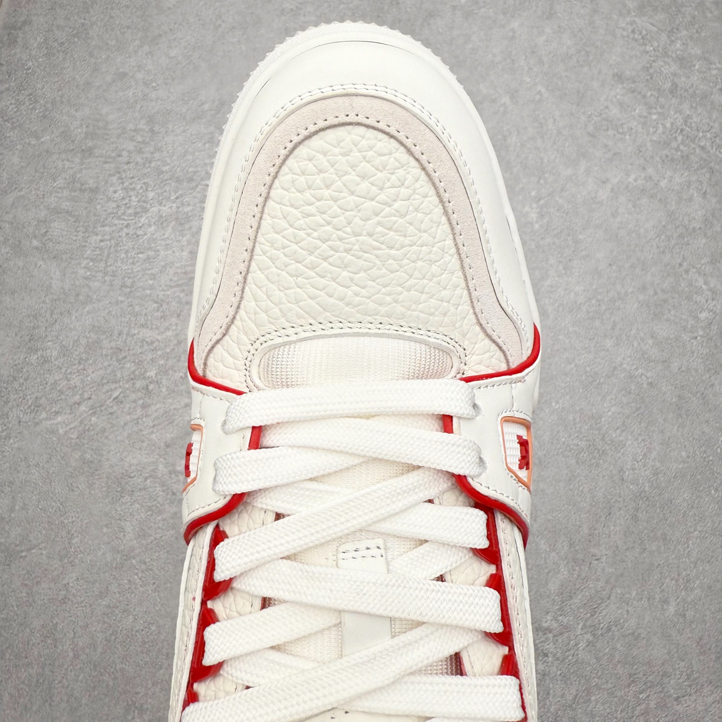 图片[4]-＃FS Louis Vuitton Trainer lv时装走秀运动鞋 完美鞋型超高的清洁度 零毛边线头瑕疵 全套原楦原纸版原鞋开模 全网最具灵魂的版型 正确原装黄色鞋盒 正确中底印花 鞋面印花3D高频深度立体 全鞋电脑针车 紧密相连 针距密度一致 环保乳胶注塑鞋垫 厚度脚感还原原版 皮面裁剪部位 统一油边封口工艺 原装橡胶大底含胶量大底组合零偏差 专柜全套包装 防尘袋 说明书 质保卡 男女鞋 尺码：35 36 37 38 39 40 41 42 43 44 45-选品中心