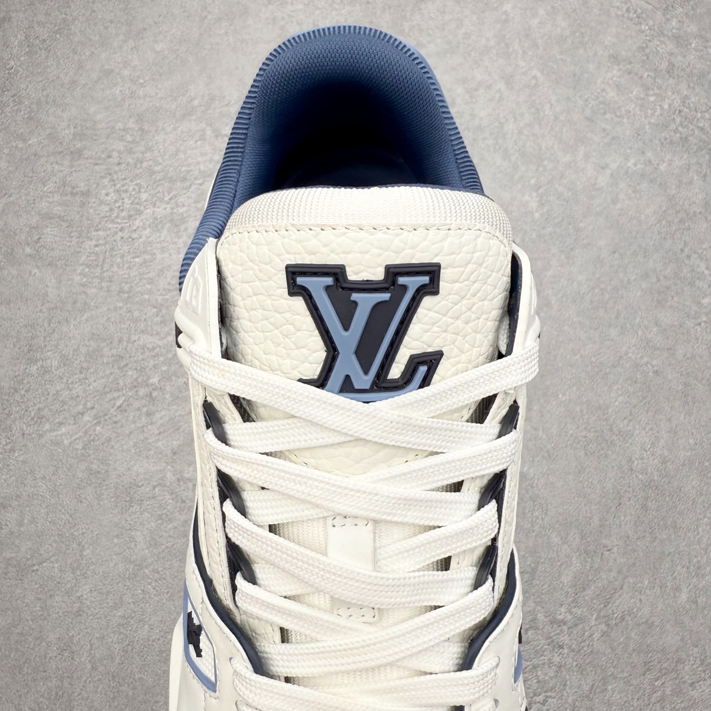 图片[5]-＃FS Louis Vuitton Trainer lv时装走秀运动鞋 完美鞋型超高的清洁度 零毛边线头瑕疵 全套原楦原纸版原鞋开模 全网最具灵魂的版型 正确原装黄色鞋盒 正确中底印花 鞋面印花3D高频深度立体 全鞋电脑针车 紧密相连 针距密度一致 环保乳胶注塑鞋垫 厚度脚感还原原版 皮面裁剪部位 统一油边封口工艺 原装橡胶大底含胶量大底组合零偏差 专柜全套包装 防尘袋 说明书 质保卡 男女鞋 尺码：35 36 37 38 39 40 41 42 43 44 45-选品中心