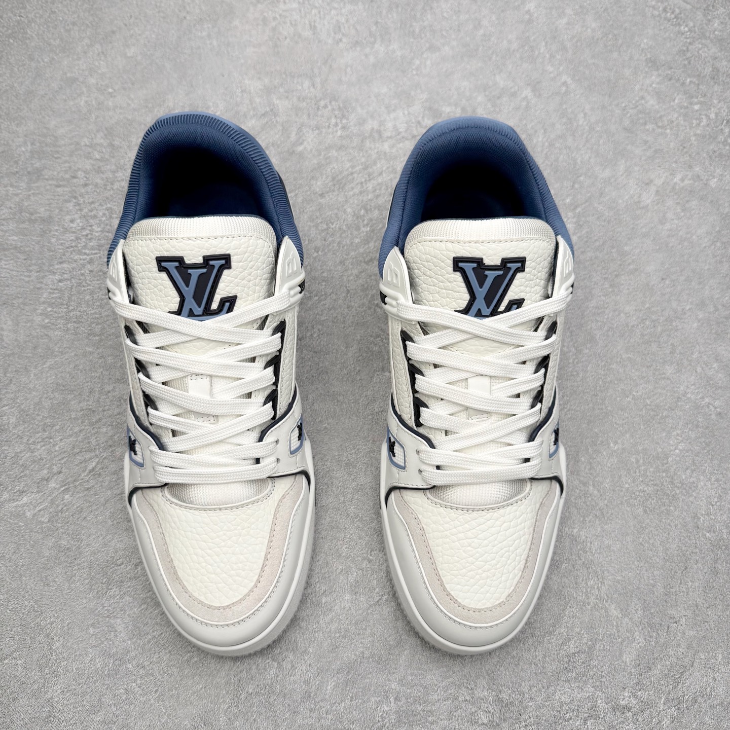 图片[2]-＃FS Louis Vuitton Trainer lv时装走秀运动鞋 完美鞋型超高的清洁度 零毛边线头瑕疵 全套原楦原纸版原鞋开模 全网最具灵魂的版型 正确原装黄色鞋盒 正确中底印花 鞋面印花3D高频深度立体 全鞋电脑针车 紧密相连 针距密度一致 环保乳胶注塑鞋垫 厚度脚感还原原版 皮面裁剪部位 统一油边封口工艺 原装橡胶大底含胶量大底组合零偏差 专柜全套包装 防尘袋 说明书 质保卡 男女鞋 尺码：35 36 37 38 39 40 41 42 43 44 45-选品中心