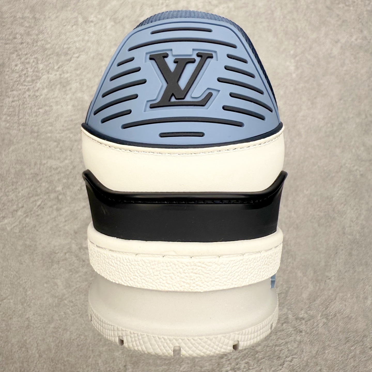 图片[8]-＃FS Louis Vuitton Trainer lv时装走秀运动鞋 完美鞋型超高的清洁度 零毛边线头瑕疵 全套原楦原纸版原鞋开模 全网最具灵魂的版型 正确原装黄色鞋盒 正确中底印花 鞋面印花3D高频深度立体 全鞋电脑针车 紧密相连 针距密度一致 环保乳胶注塑鞋垫 厚度脚感还原原版 皮面裁剪部位 统一油边封口工艺 原装橡胶大底含胶量大底组合零偏差 专柜全套包装 防尘袋 说明书 质保卡 男女鞋 尺码：35 36 37 38 39 40 41 42 43 44 45-选品中心