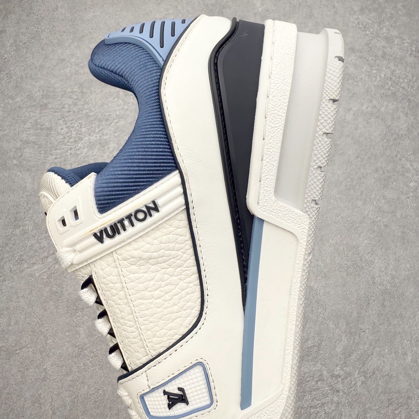 图片[7]-＃FS Louis Vuitton Trainer lv时装走秀运动鞋 完美鞋型超高的清洁度 零毛边线头瑕疵 全套原楦原纸版原鞋开模 全网最具灵魂的版型 正确原装黄色鞋盒 正确中底印花 鞋面印花3D高频深度立体 全鞋电脑针车 紧密相连 针距密度一致 环保乳胶注塑鞋垫 厚度脚感还原原版 皮面裁剪部位 统一油边封口工艺 原装橡胶大底含胶量大底组合零偏差 专柜全套包装 防尘袋 说明书 质保卡 男女鞋 尺码：35 36 37 38 39 40 41 42 43 44 45-选品中心