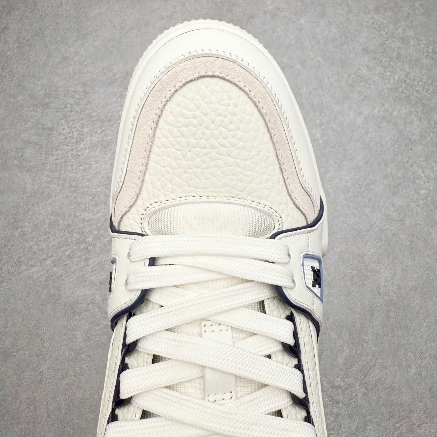 图片[4]-＃FS Louis Vuitton Trainer lv时装走秀运动鞋 完美鞋型超高的清洁度 零毛边线头瑕疵 全套原楦原纸版原鞋开模 全网最具灵魂的版型 正确原装黄色鞋盒 正确中底印花 鞋面印花3D高频深度立体 全鞋电脑针车 紧密相连 针距密度一致 环保乳胶注塑鞋垫 厚度脚感还原原版 皮面裁剪部位 统一油边封口工艺 原装橡胶大底含胶量大底组合零偏差 专柜全套包装 防尘袋 说明书 质保卡 男女鞋 尺码：35 36 37 38 39 40 41 42 43 44 45-选品中心