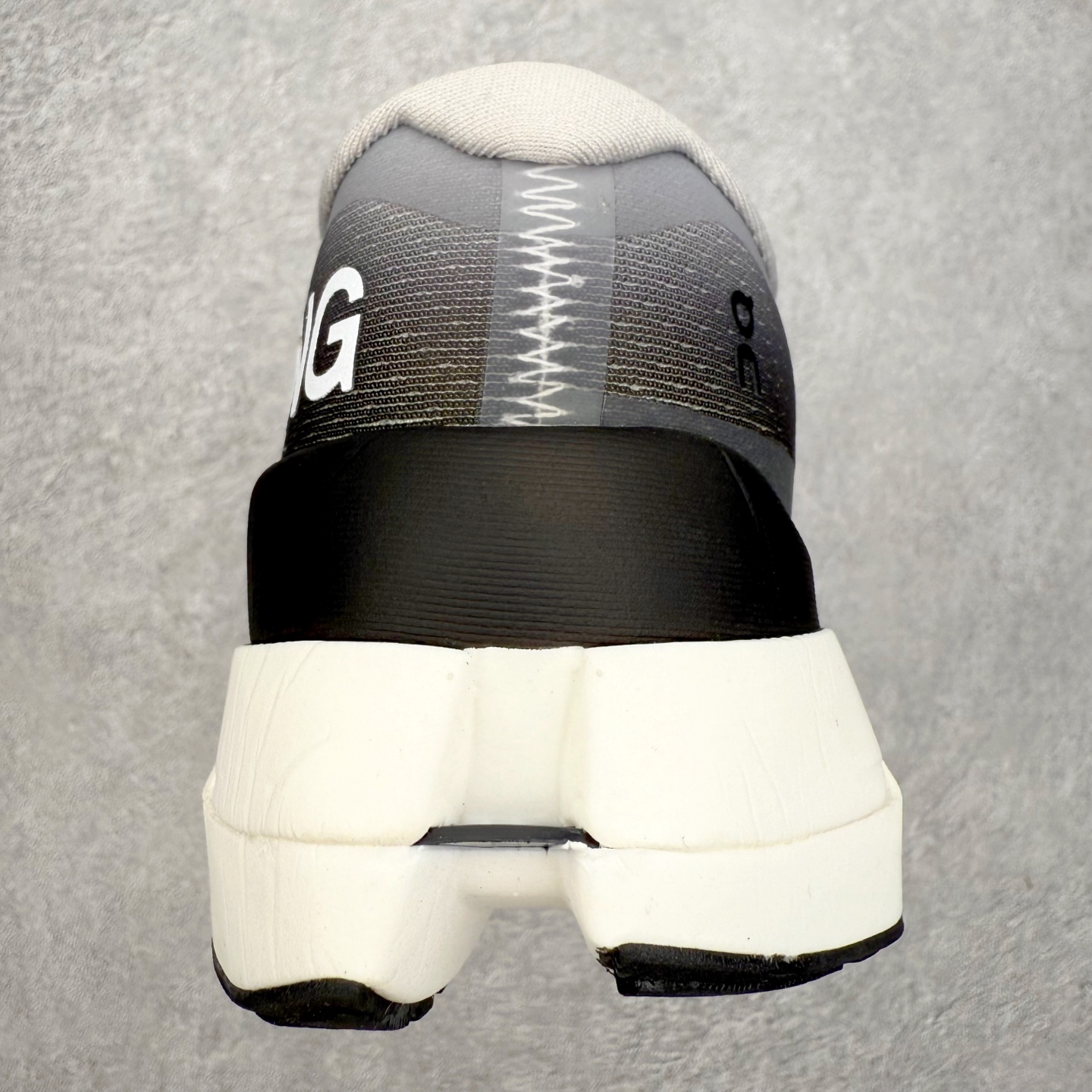 图片[8]-锐步Reebok Premier Road Ultra LTD 总理路跑系列低帮复古百搭休闲运动慢跑鞋 从健身到街头，从不循规蹈矩的国际运动品牌Reebok锐步，以“Life Is Not a Spectator Sport”的宣言，不断将先锋ICON带给年轻一代—继承先锋的健身DNA与深厚的街头文化沉淀，锐步鼓励所有人突破自我极限，拥抱未知、健身和例外的生活方式，以坚定的自我态度拥抱属于自己的未来。尺码：36 36.5 37.5 38 38.5 39 40 40.5 41 42 42.5 43 44 44.5 45-选品中心