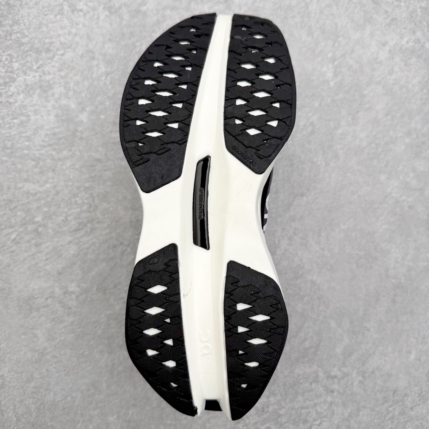 图片[9]-锐步Reebok Premier Road Ultra LTD 总理路跑系列低帮复古百搭休闲运动慢跑鞋 从健身到街头，从不循规蹈矩的国际运动品牌Reebok锐步，以“Life Is Not a Spectator Sport”的宣言，不断将先锋ICON带给年轻一代—继承先锋的健身DNA与深厚的街头文化沉淀，锐步鼓励所有人突破自我极限，拥抱未知、健身和例外的生活方式，以坚定的自我态度拥抱属于自己的未来。尺码：36 36.5 37.5 38 38.5 39 40 40.5 41 42 42.5 43 44 44.5 45-选品中心