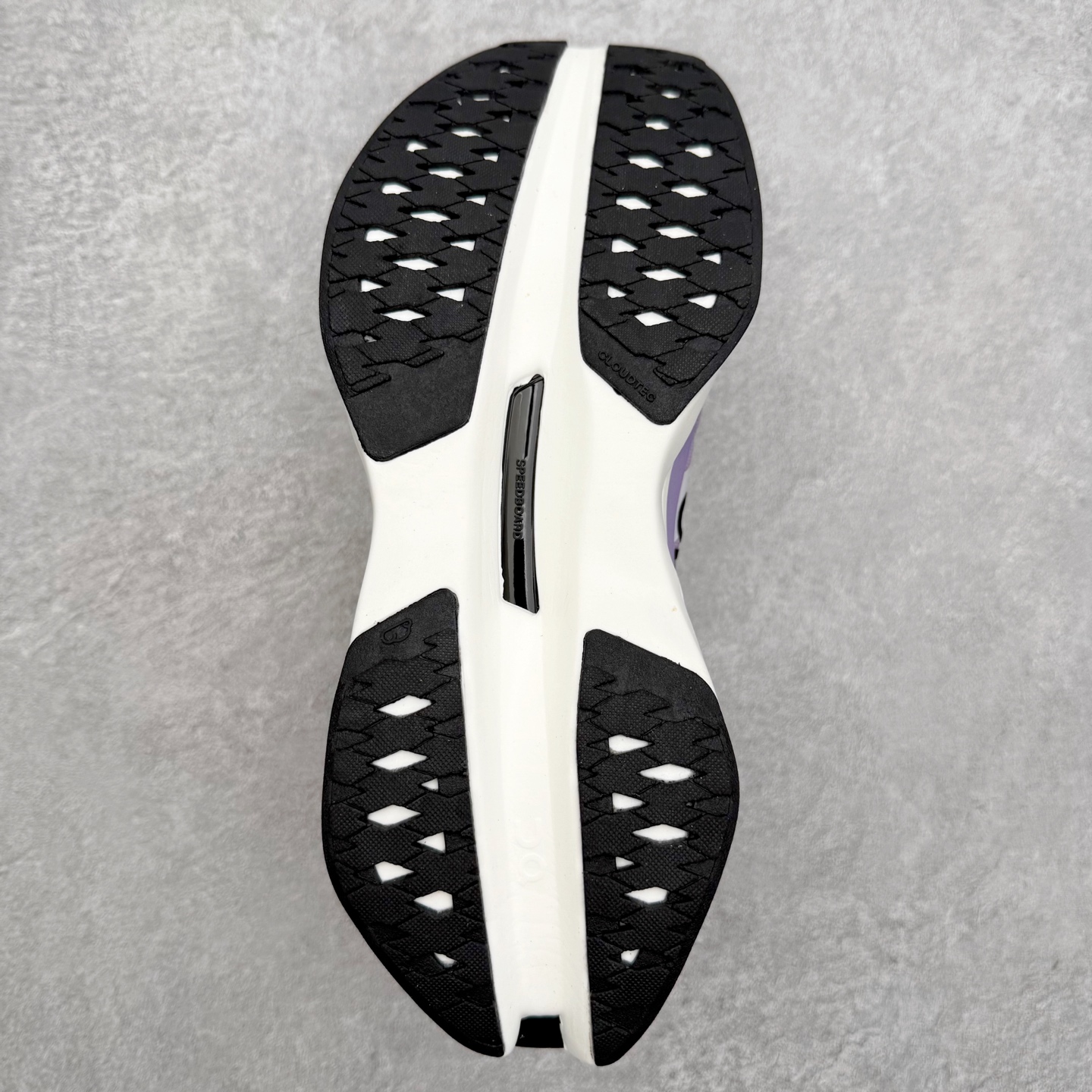 图片[9]-锐步Reebok Premier Road Ultra LTD 总理路跑系列低帮复古百搭休闲运动慢跑鞋 从健身到街头，从不循规蹈矩的国际运动品牌Reebok锐步，以“Life Is Not a Spectator Sport”的宣言，不断将先锋ICON带给年轻一代—继承先锋的健身DNA与深厚的街头文化沉淀，锐步鼓励所有人突破自我极限，拥抱未知、健身和例外的生活方式，以坚定的自我态度拥抱属于自己的未来。尺码：36 36.5 37.5 38 38.5 39 40 40.5 41 42 42.5 43 44 44.5 45-选品中心